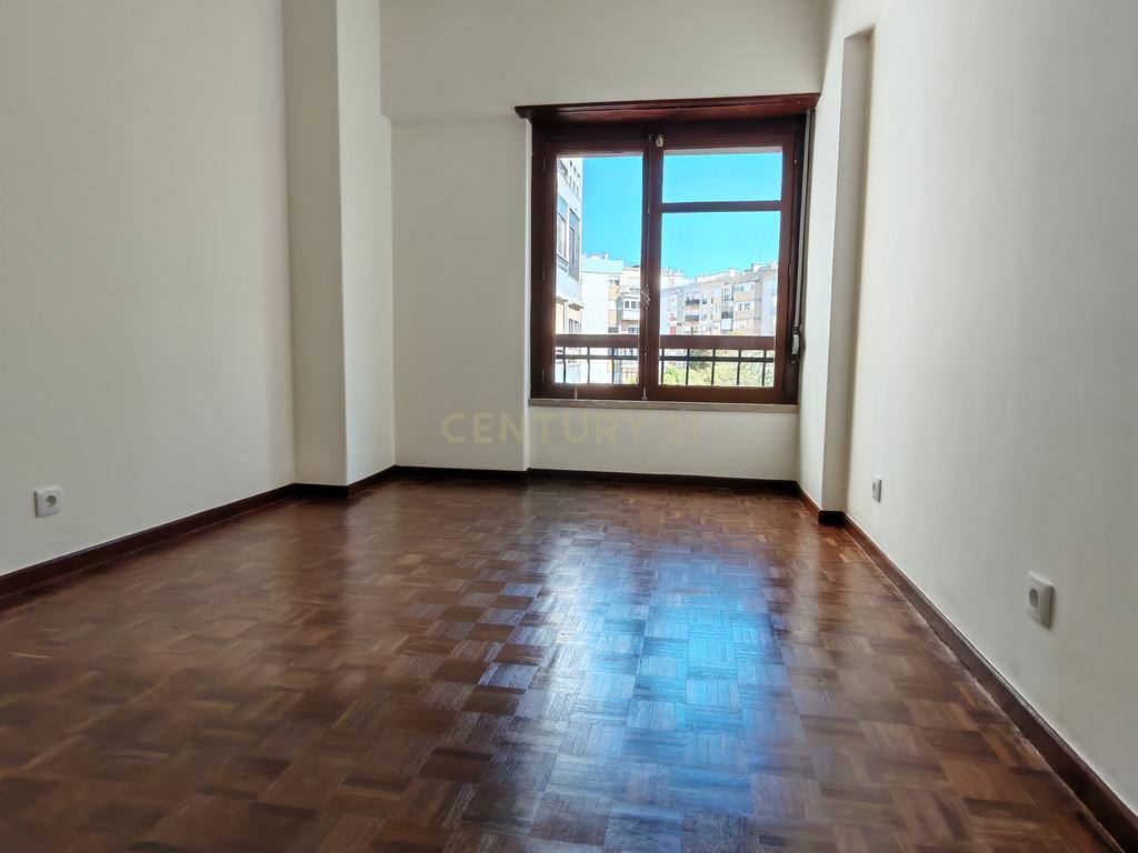 Apartamento T3 em Carnaxide - Image 15