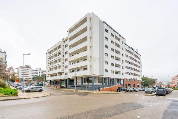 Apartamento T3 construído em 2019, com Varanda e Parqueamento, em Setúbal - Image 36