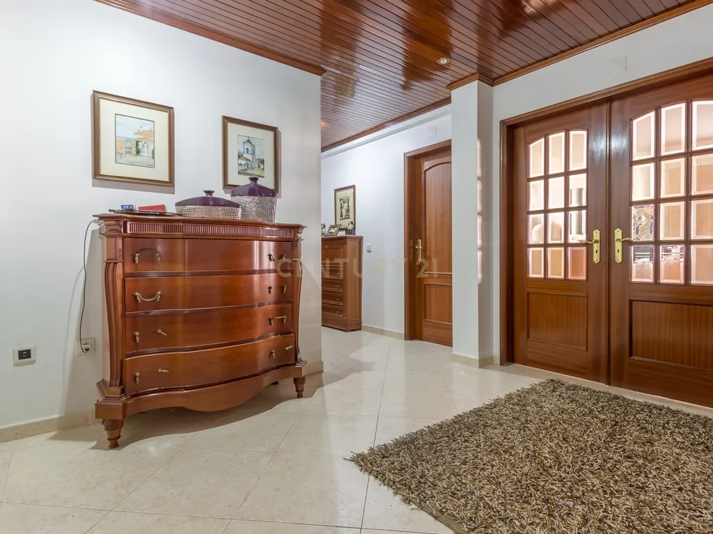 Apartamento T3 em Baixa da Banheira com Garagem - Image 4