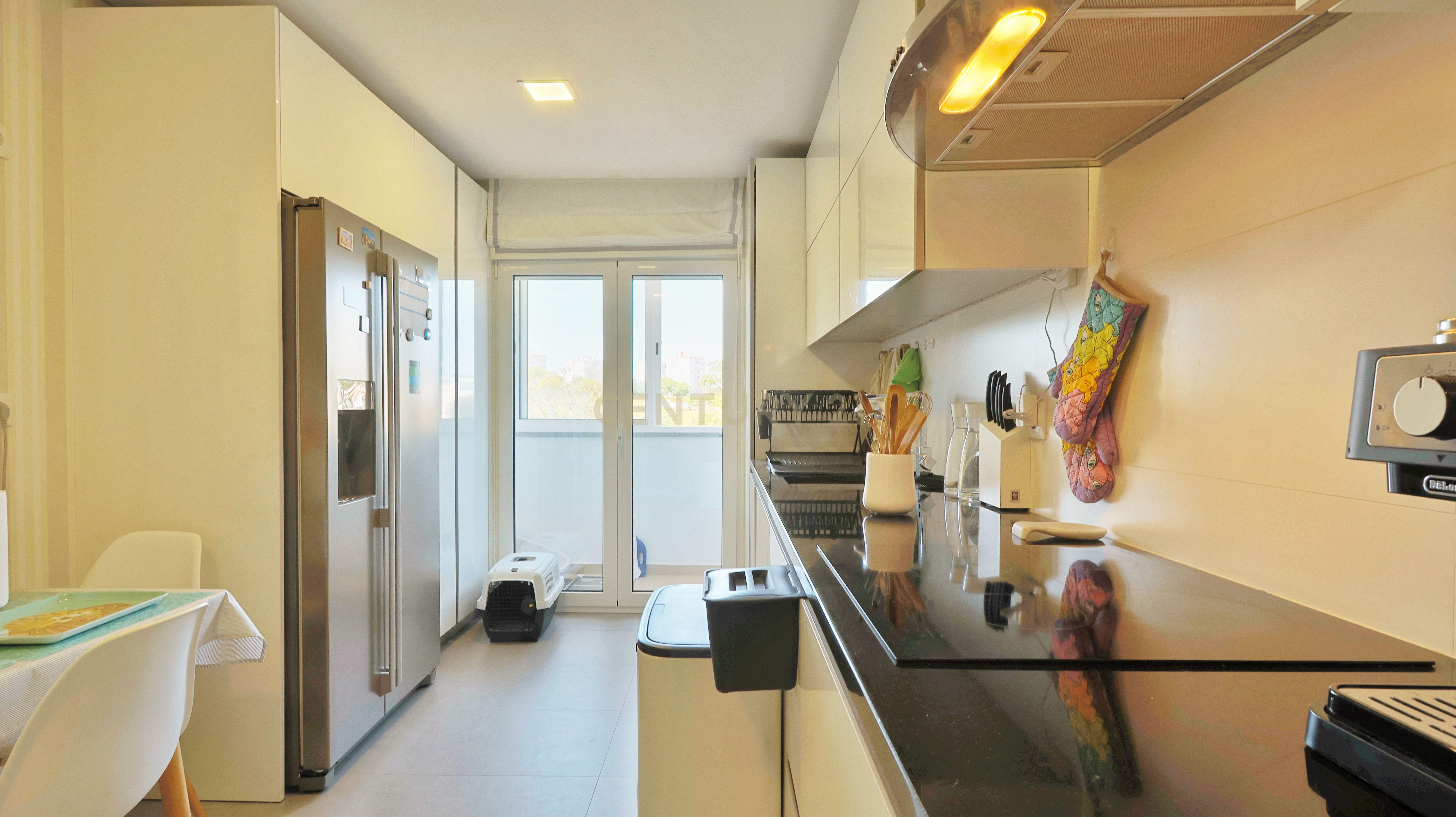 Fotografia 8 de Apartamento T3 com suite e lugar de parqueamento e Box fechada- Quinta das Marianas