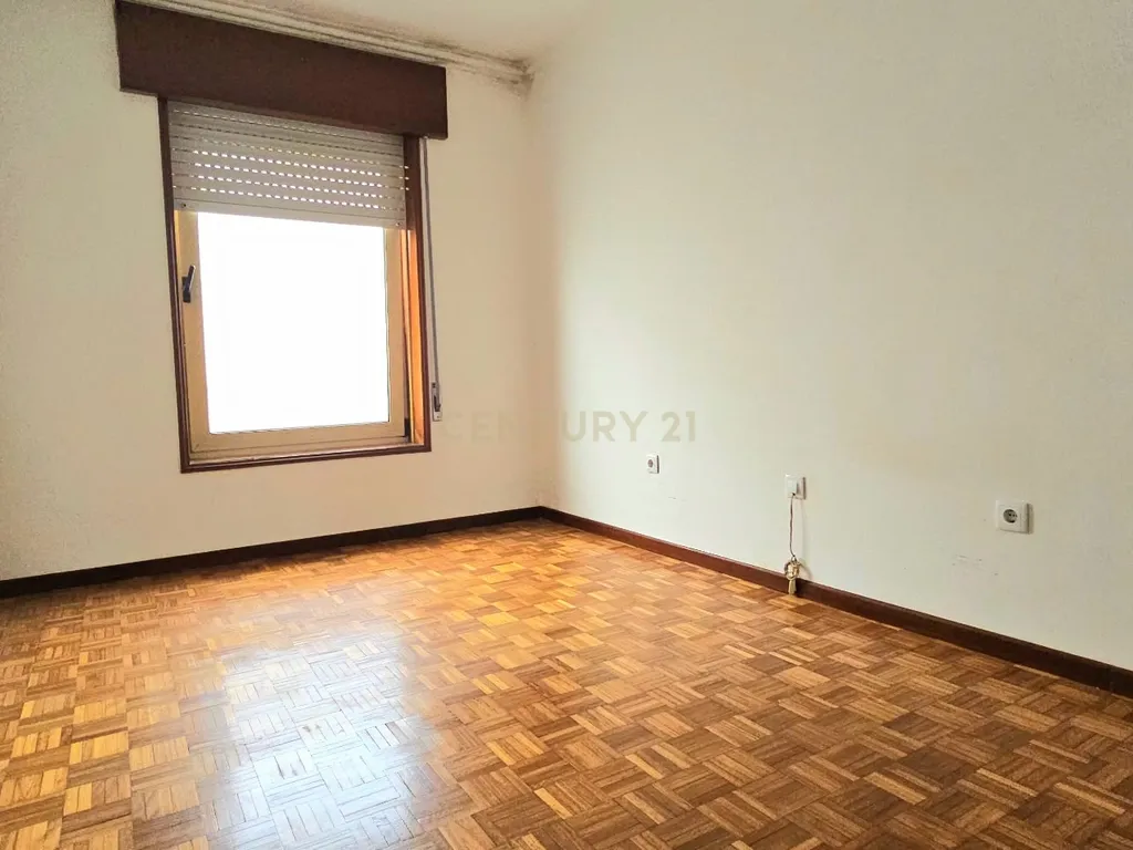T2 Exclusivo no Centro de Esposende | Terraço Privado com Vista Mar | Garagem Fechada - Image 13