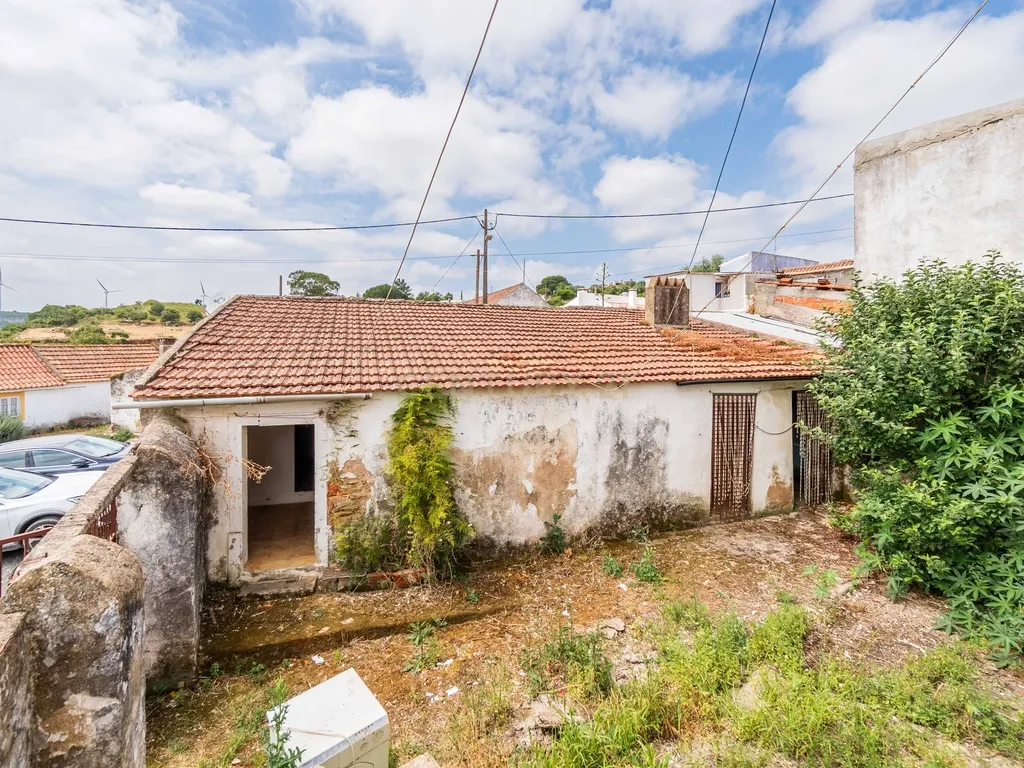 Moradia T2 com Jardim e Vista para a Montanha - Image 12