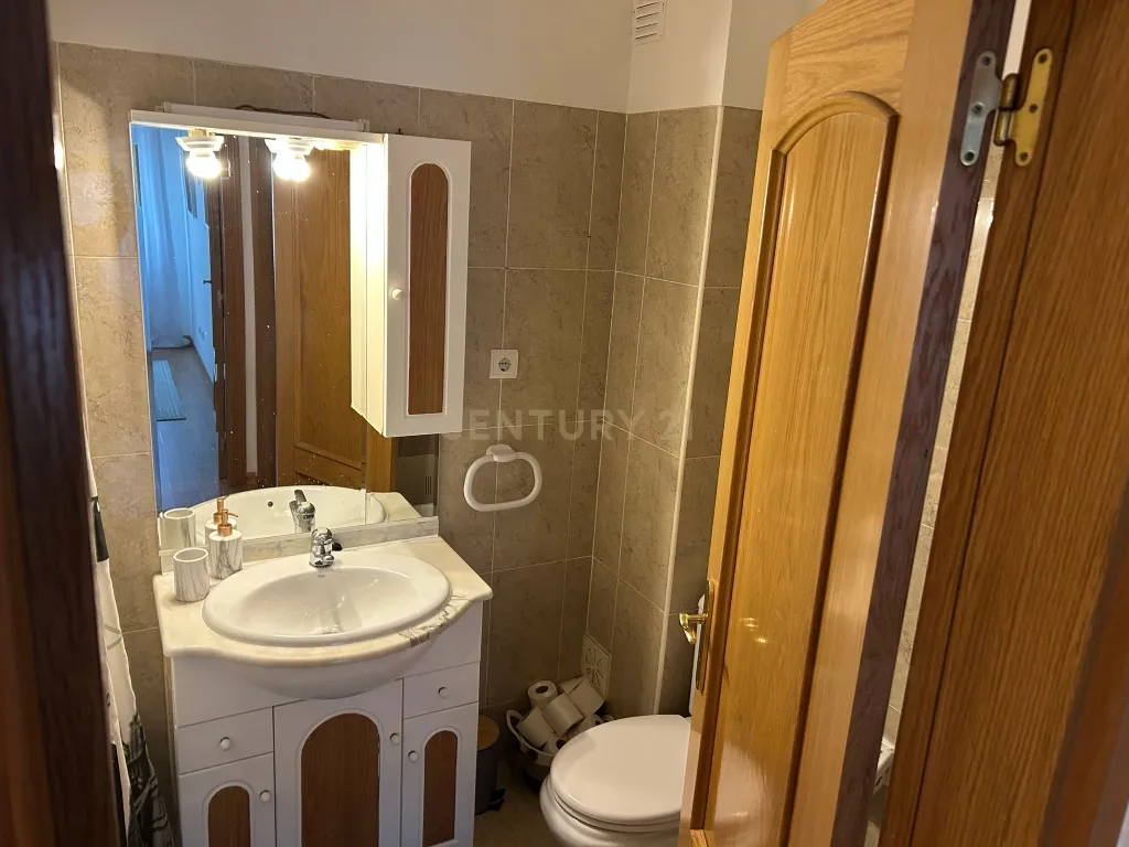 Excelente apartamento T2 para arrendamento - Image 9