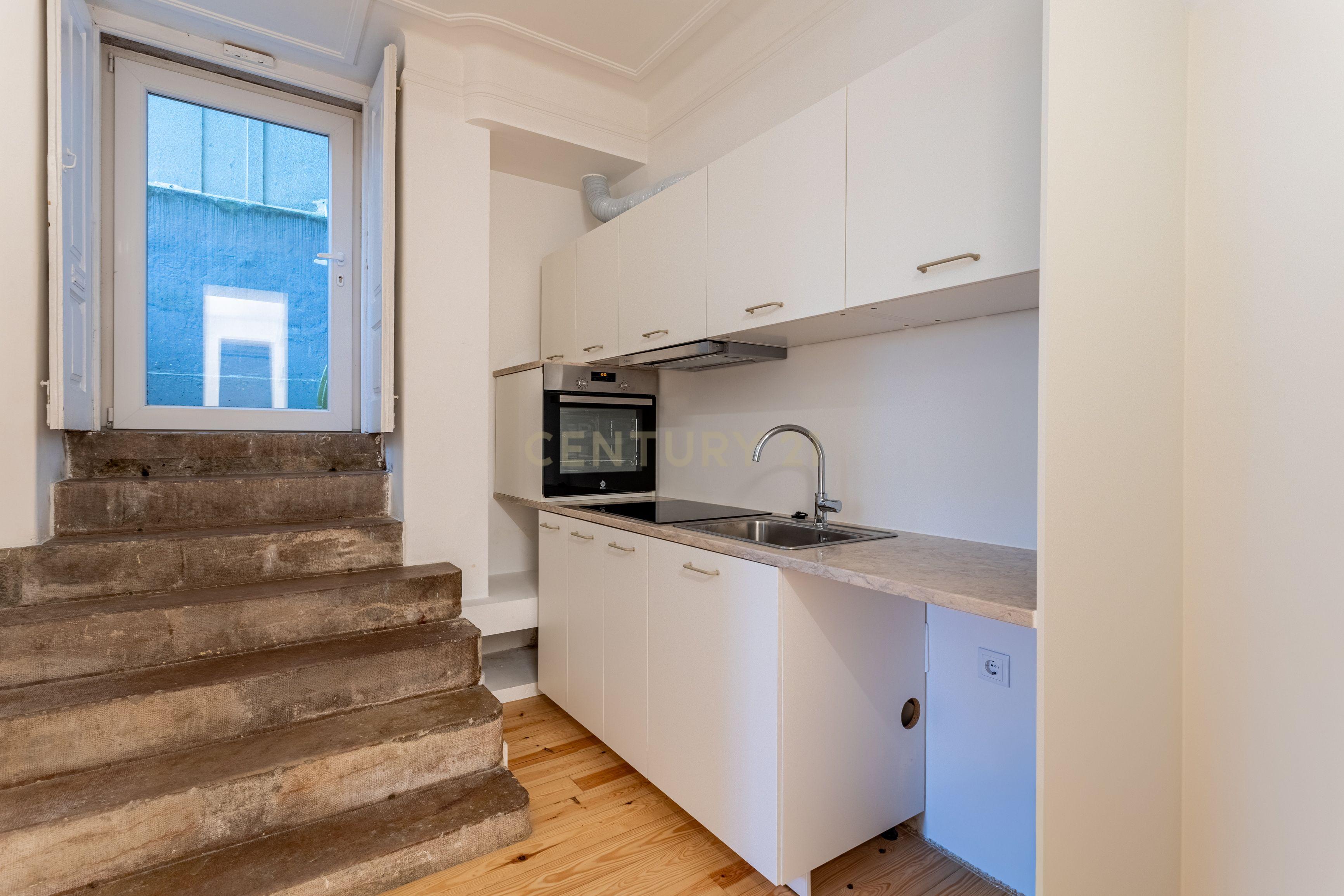 Apartamento T1 remodelado para arrendamento na Av. António Augusto Aguiar – pohled 4