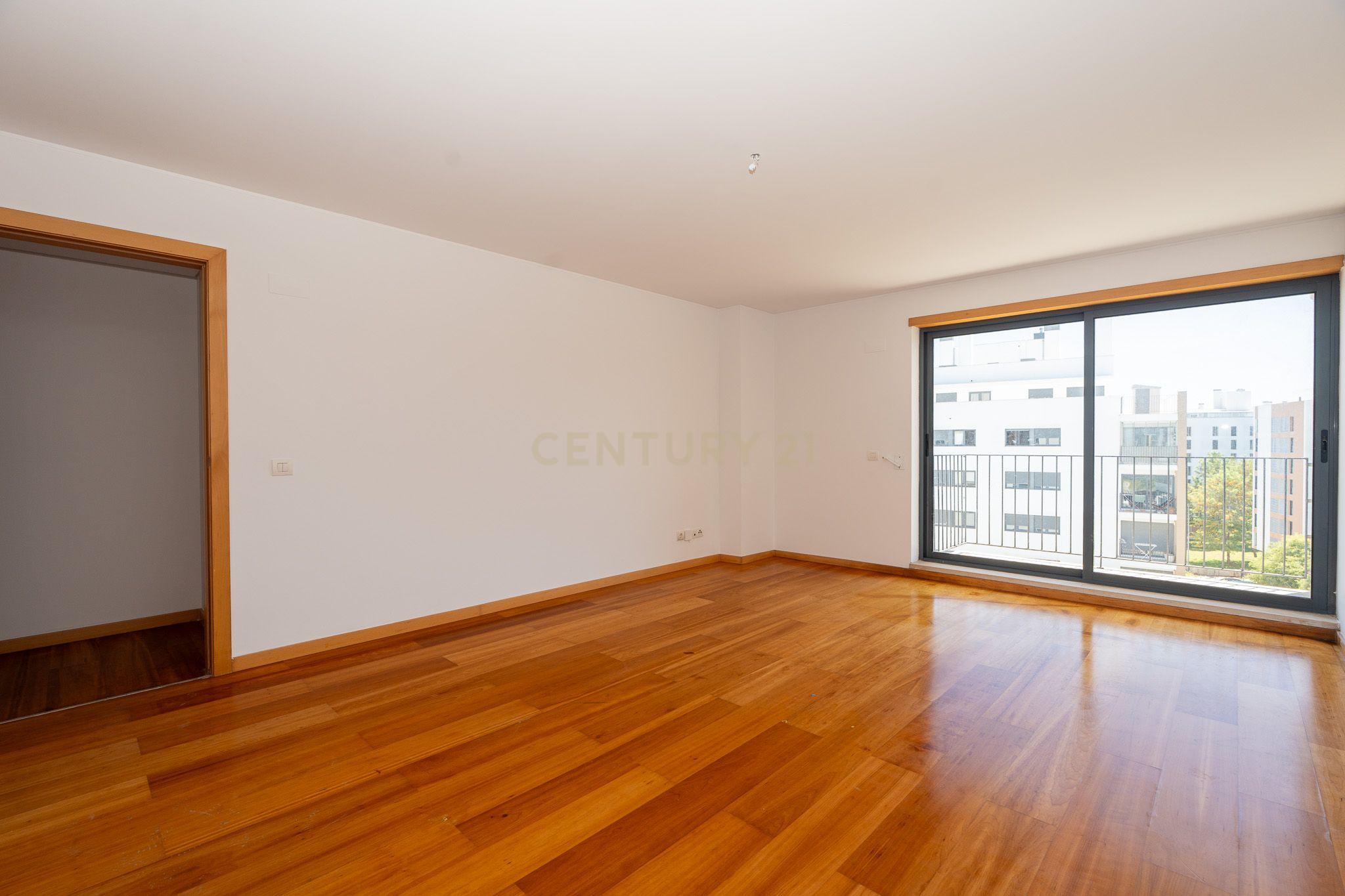 Excelente Apartamento T2 em Braço de Prata - Image 5