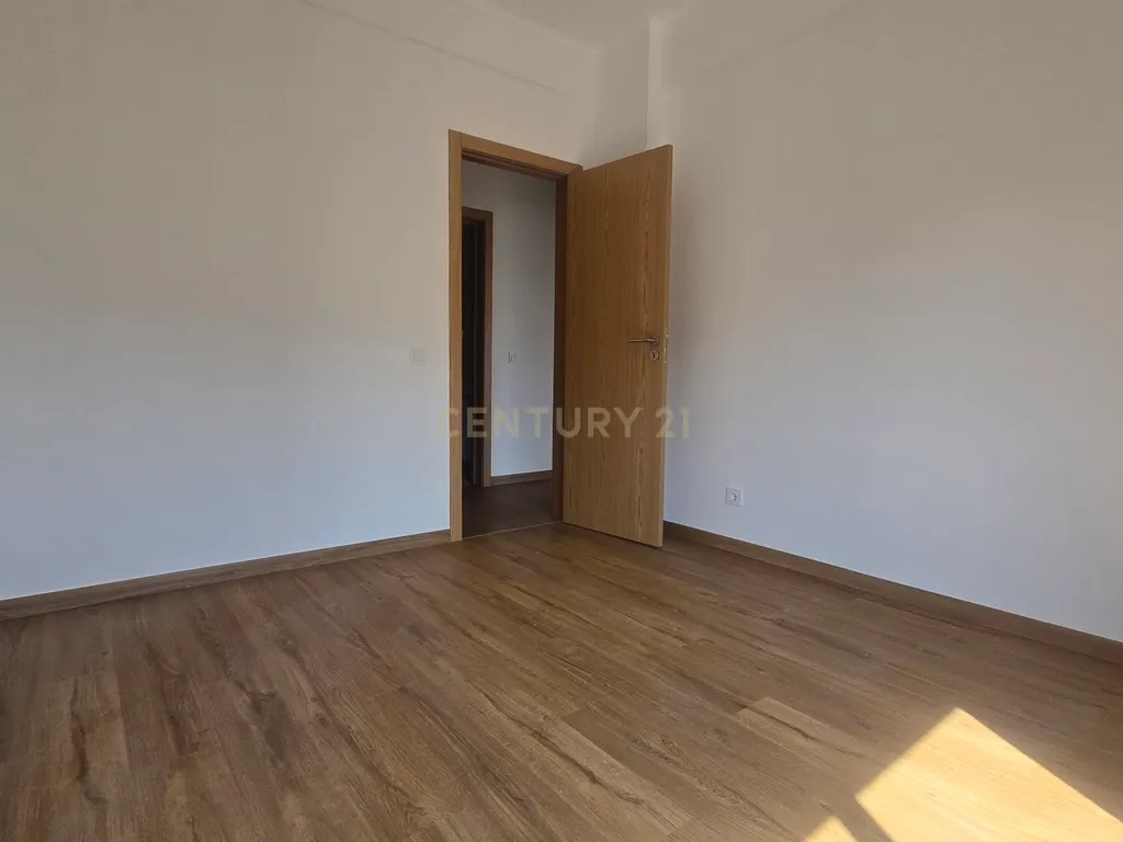Apartamento T3 Totalmente Remodelado para Arrendamento | Bairro do Liceu | Setúbal - Image 13