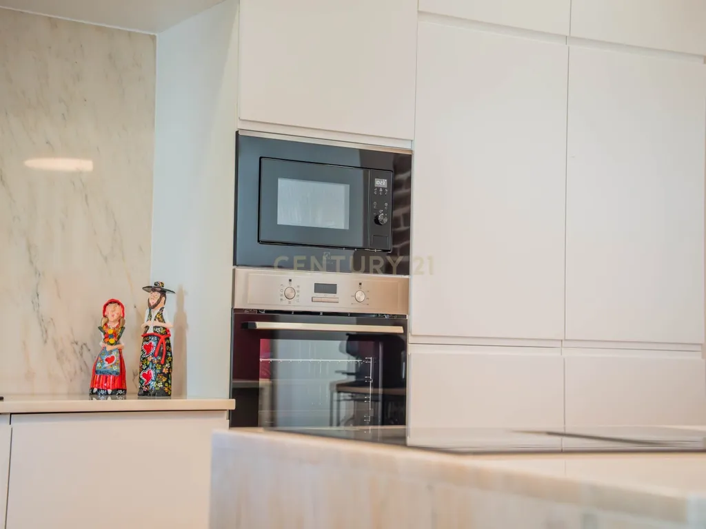 Moradia T2 Premium com Piscina, Suite e Acabamentos de Excelência - Image 21