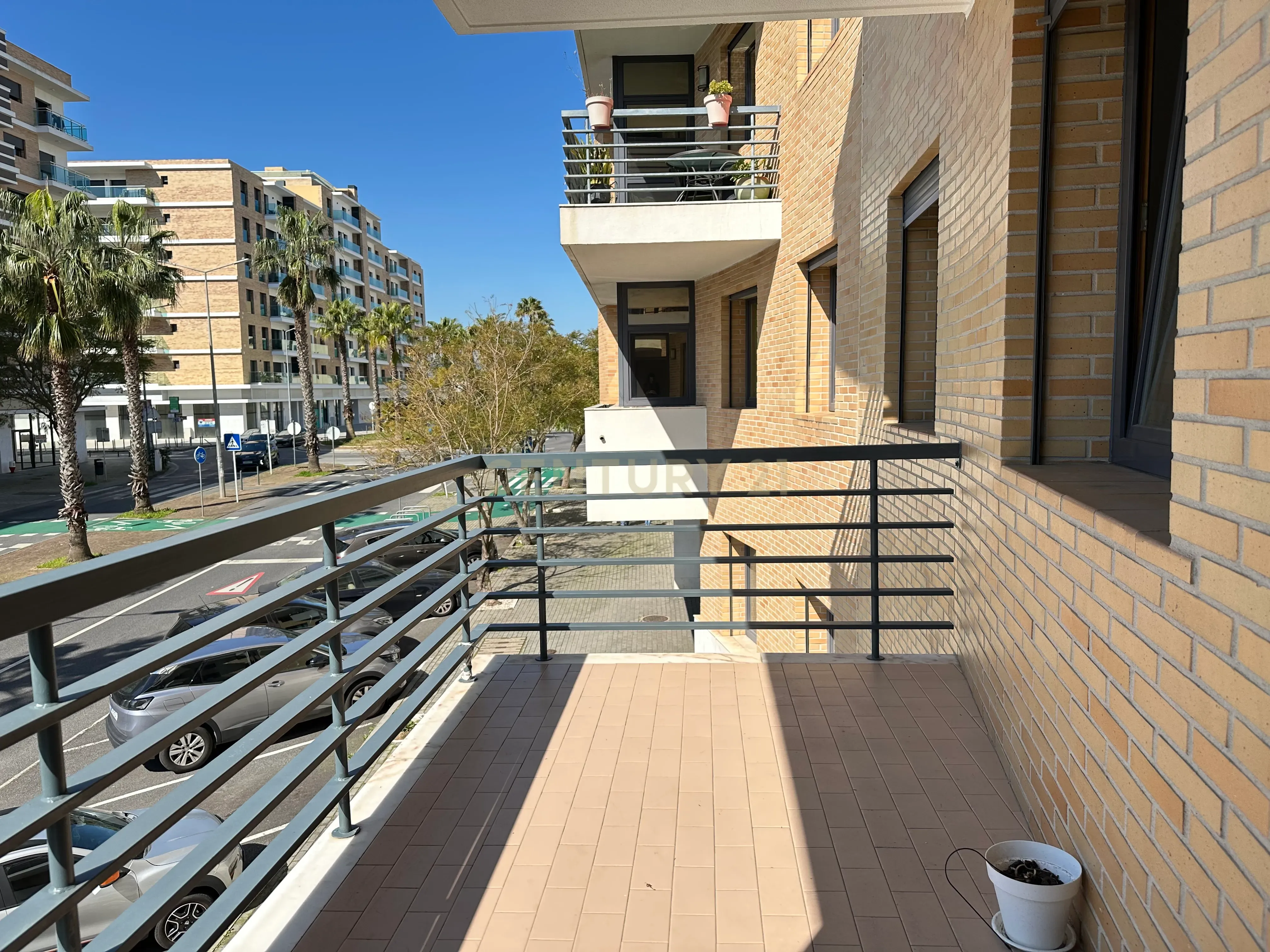 Apartamento T3 com Suite, Terraço e Box – Localização excelente - Infantado Loures - Image 3