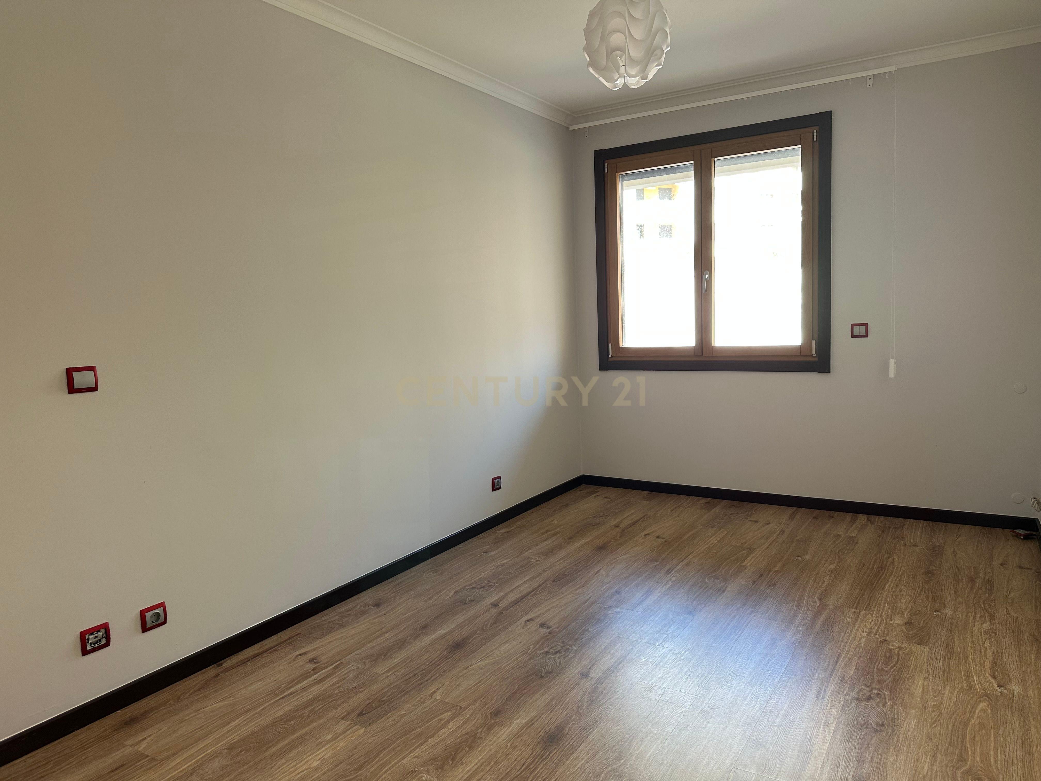 Apartamento T3 com Suite, Terraço e Box – Localização excelente - Infantado Loures - Image 8