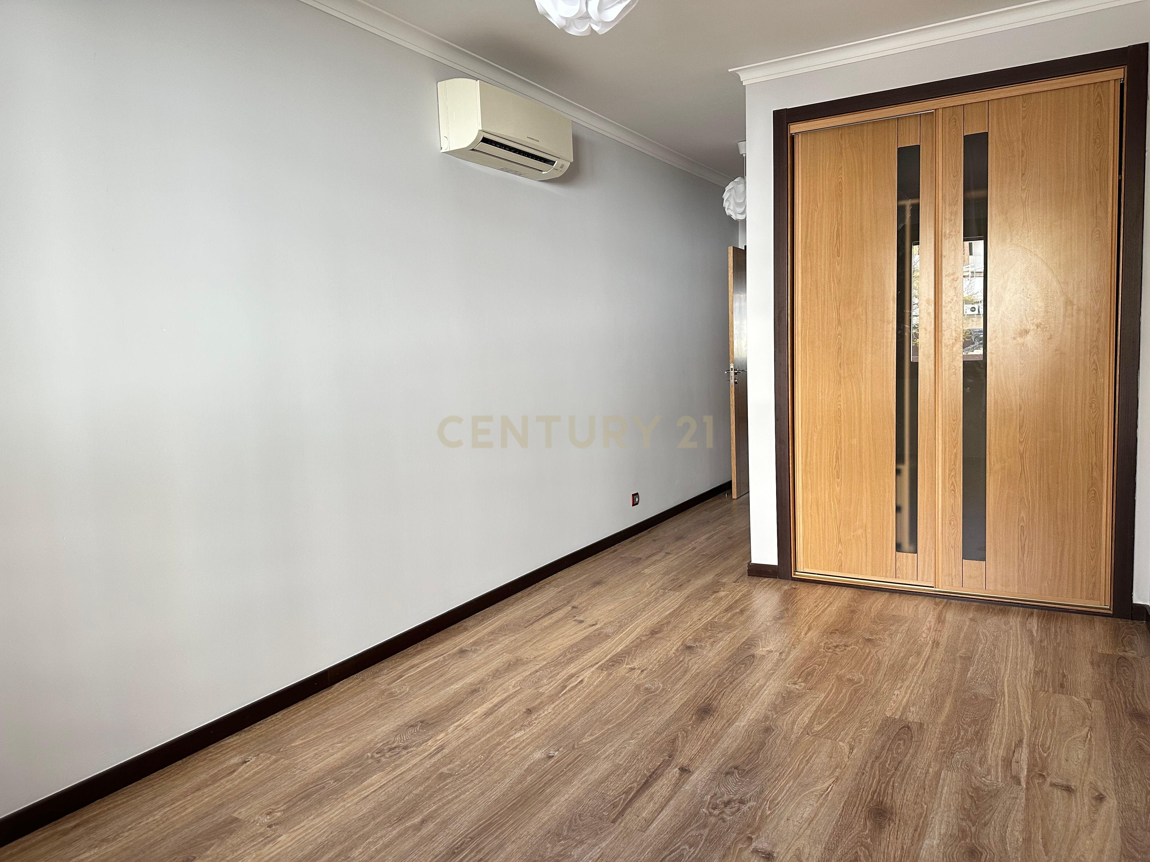 Apartamento T3 com Suite, Terraço e Box – Localização excelente - Infantado Loures - Image 14