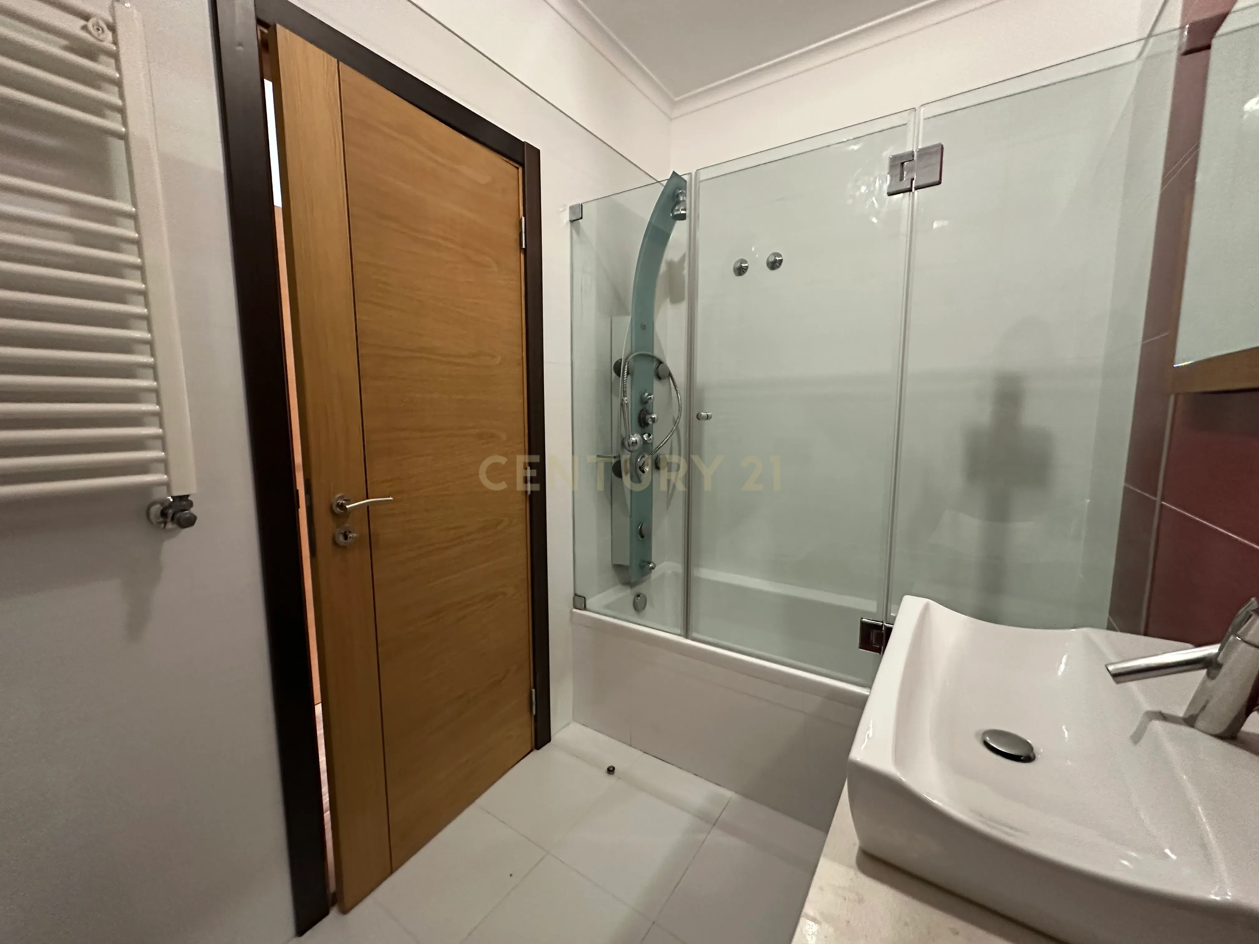 Apartamento T3 com Suite, Terraço e Box – Localização excelente - Infantado Loures - Image 12