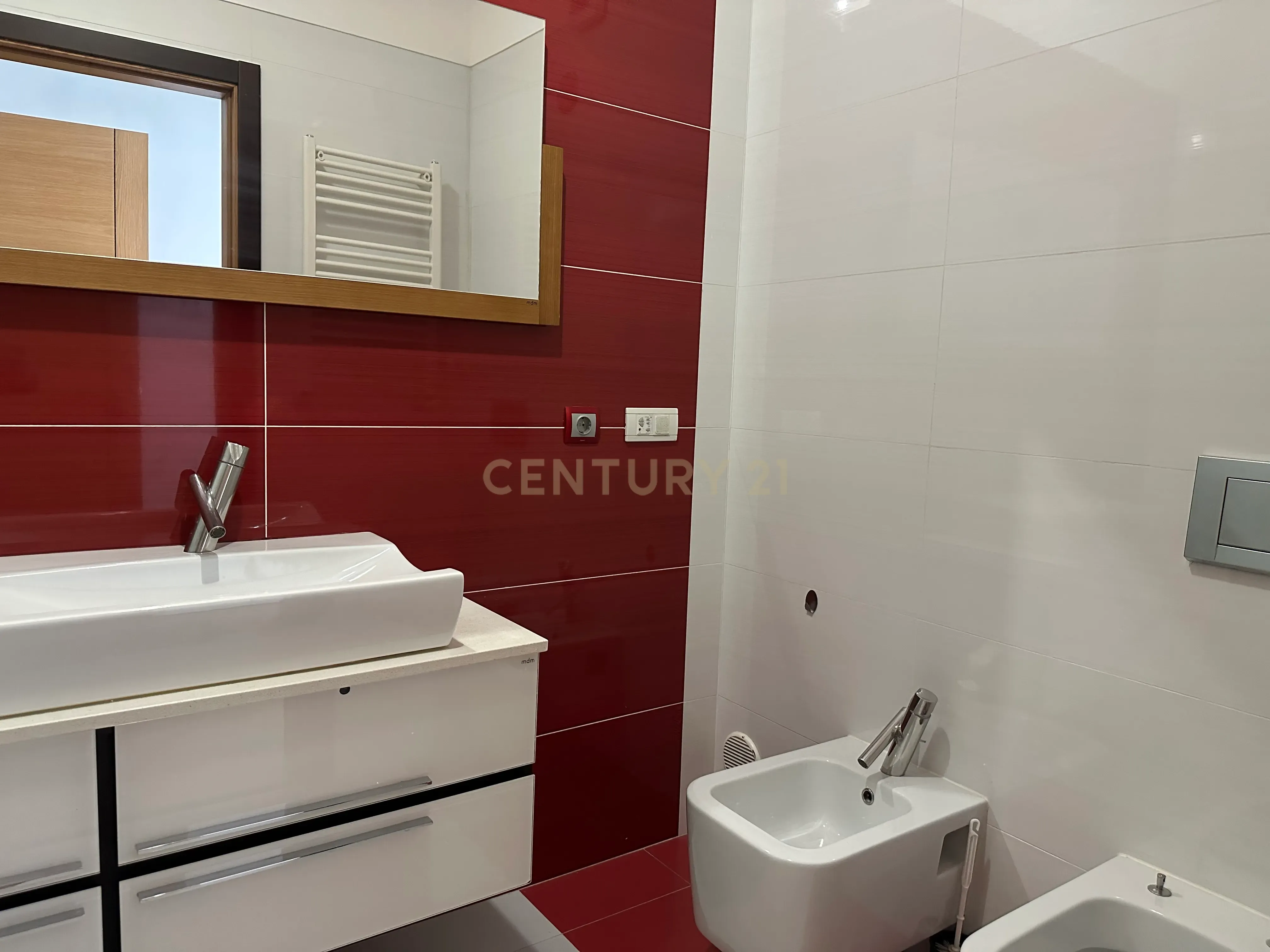 Apartamento T3 com Suite, Terraço e Box – Localização excelente - Infantado Loures - Image 10