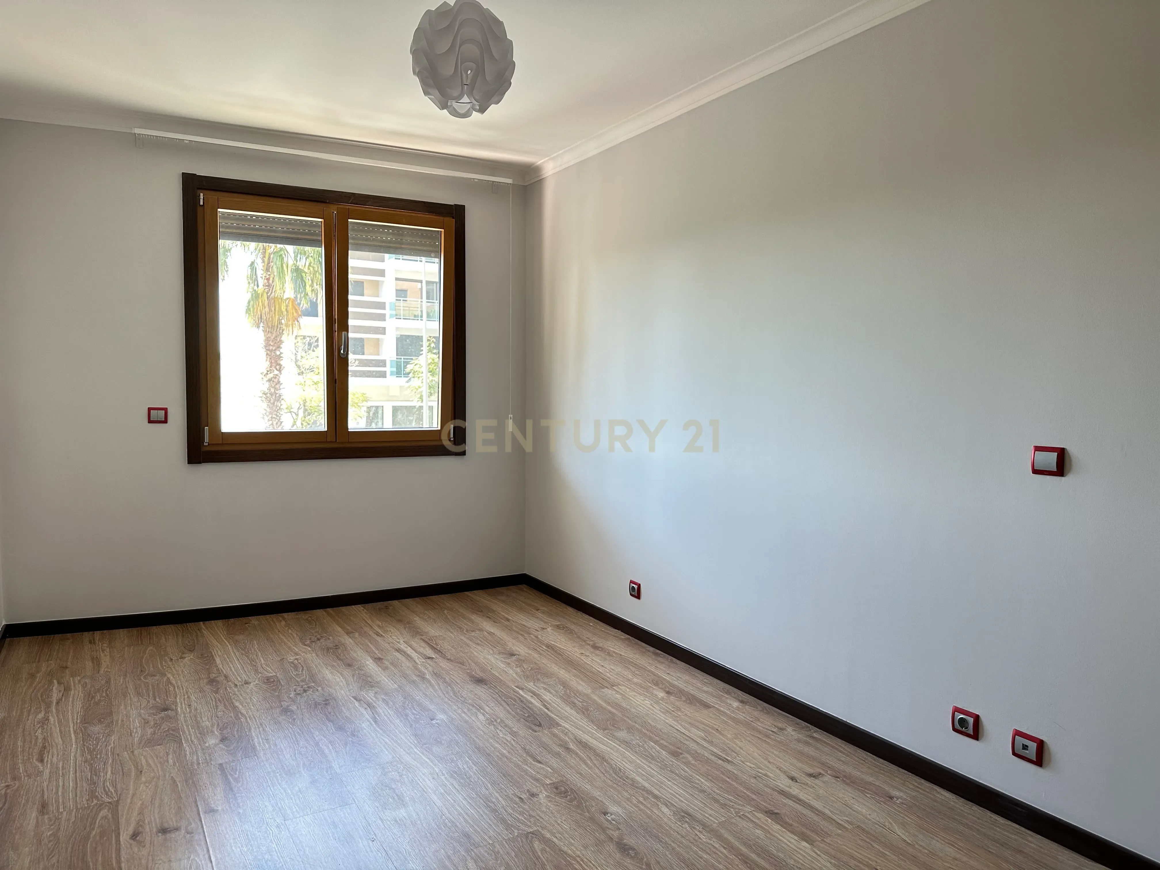 Apartamento T3 com Suite, Terraço e Box – Localização excelente - Infantado Loures - Image 15