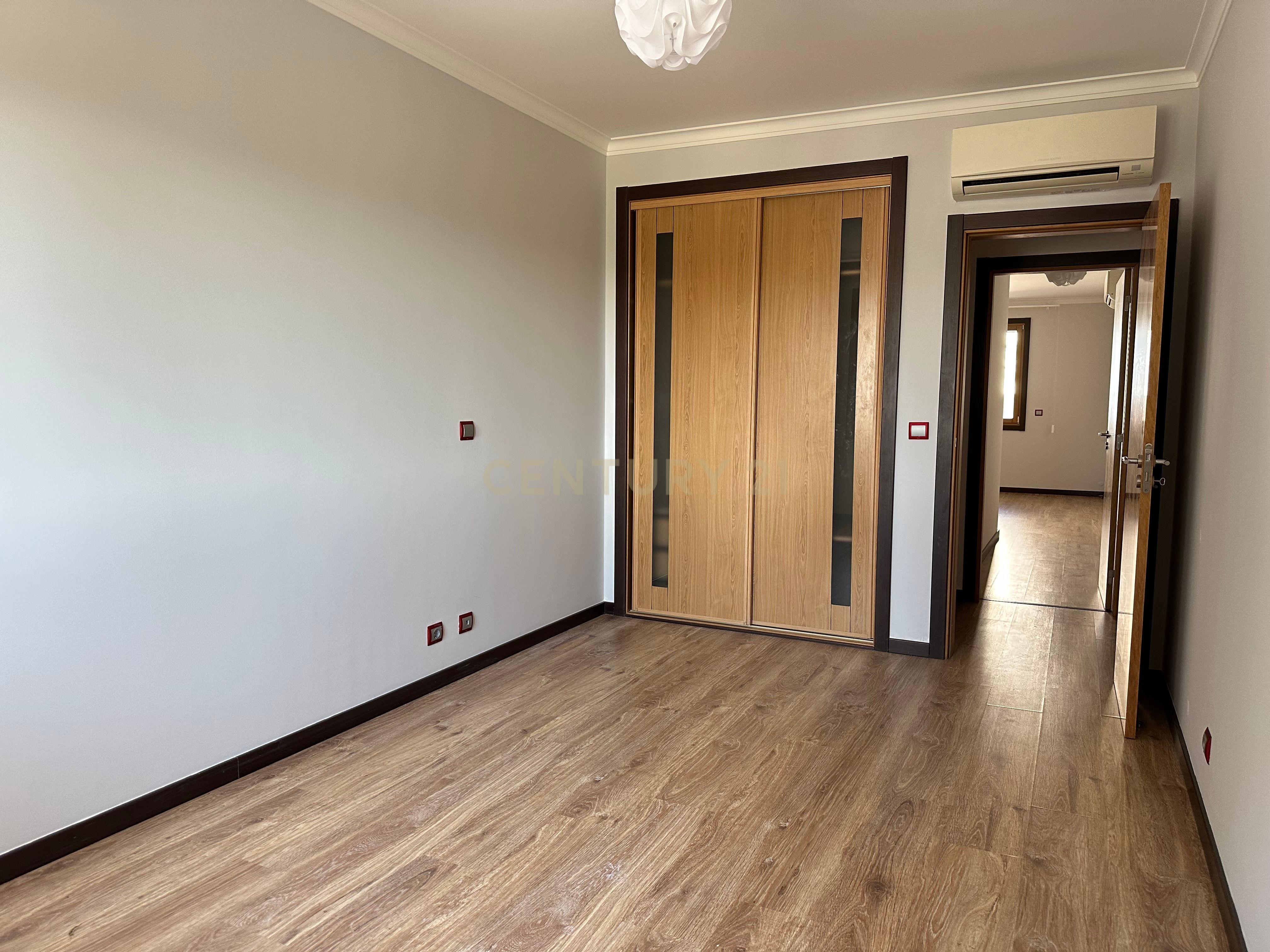 Apartamento T3 com Suite, Terraço e Box – Localização excelente - Infantado Loures - Image 9