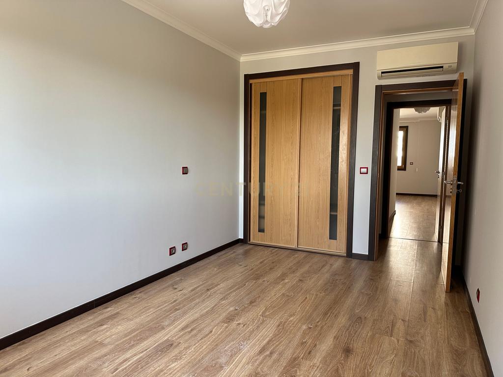 Apartamento T3 com Suite, Terraço e Box – Localização excelente - Infantado Loures - Image 9