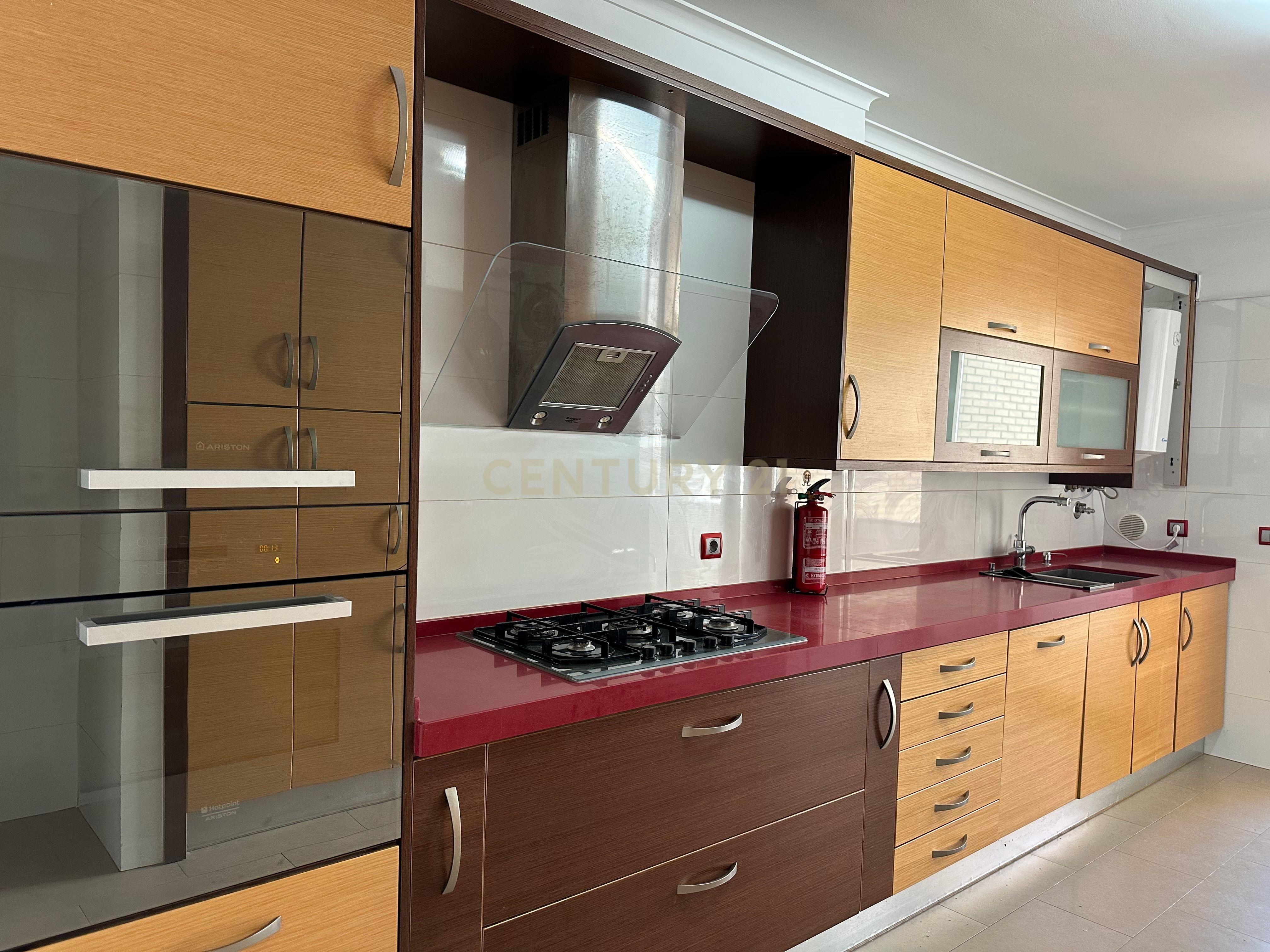 Apartamento T3 com Suite, Terraço e Box – Localização excelente - Infantado Loures - Image 4