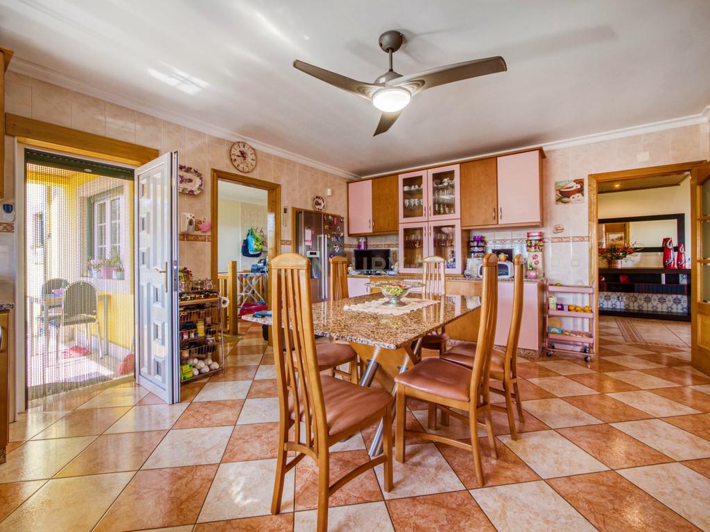 Moradia localizada na capital de distrito, no coração do Nordeste Transmontano. - Image 16