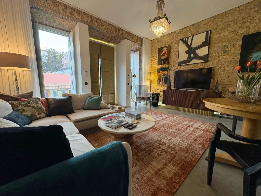 Apartamento T1 cheio Charme na Infante Santo – Conforto e Modernidade - Image 2