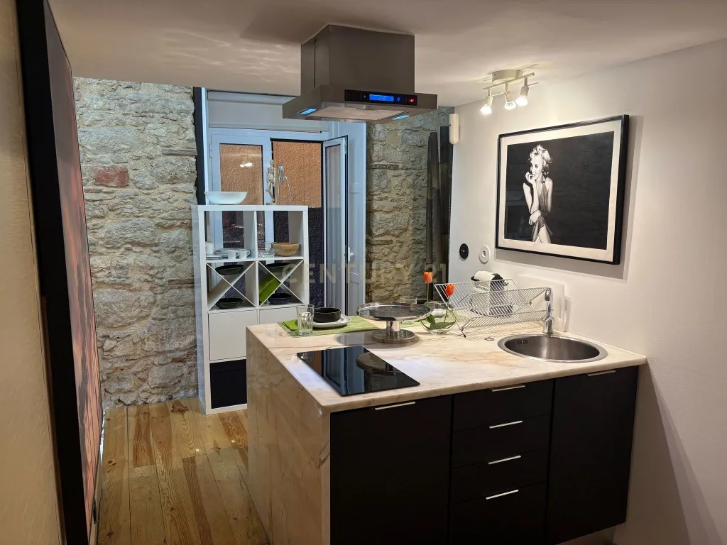 Apartamento T1 cheio Charme na Infante Santo – Conforto e Modernidade - Image 8