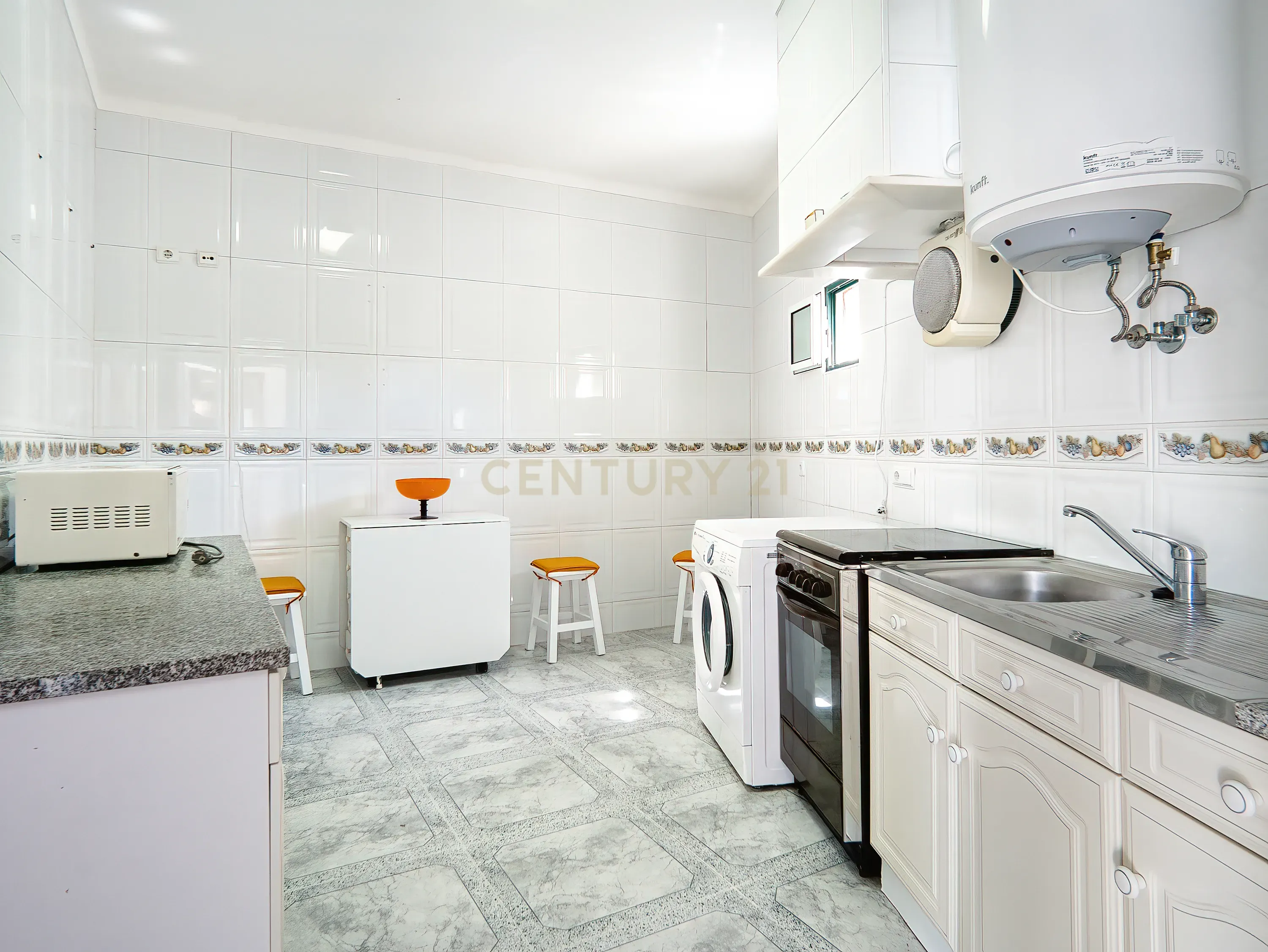 Fotografia 7 de Excelente investimento Moradia T5+1 - 2 Apartamentos T2 e um Apartamento T1