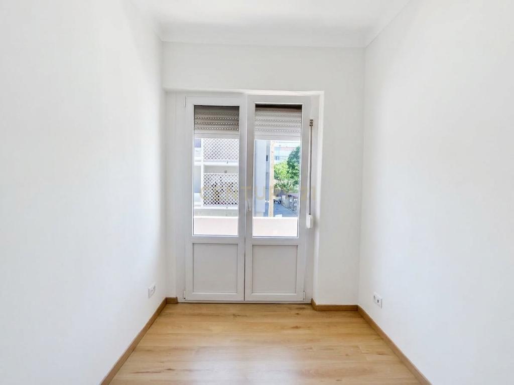 Apartamento T1 com Varandas em Barreiro, Setúbal - Image 4