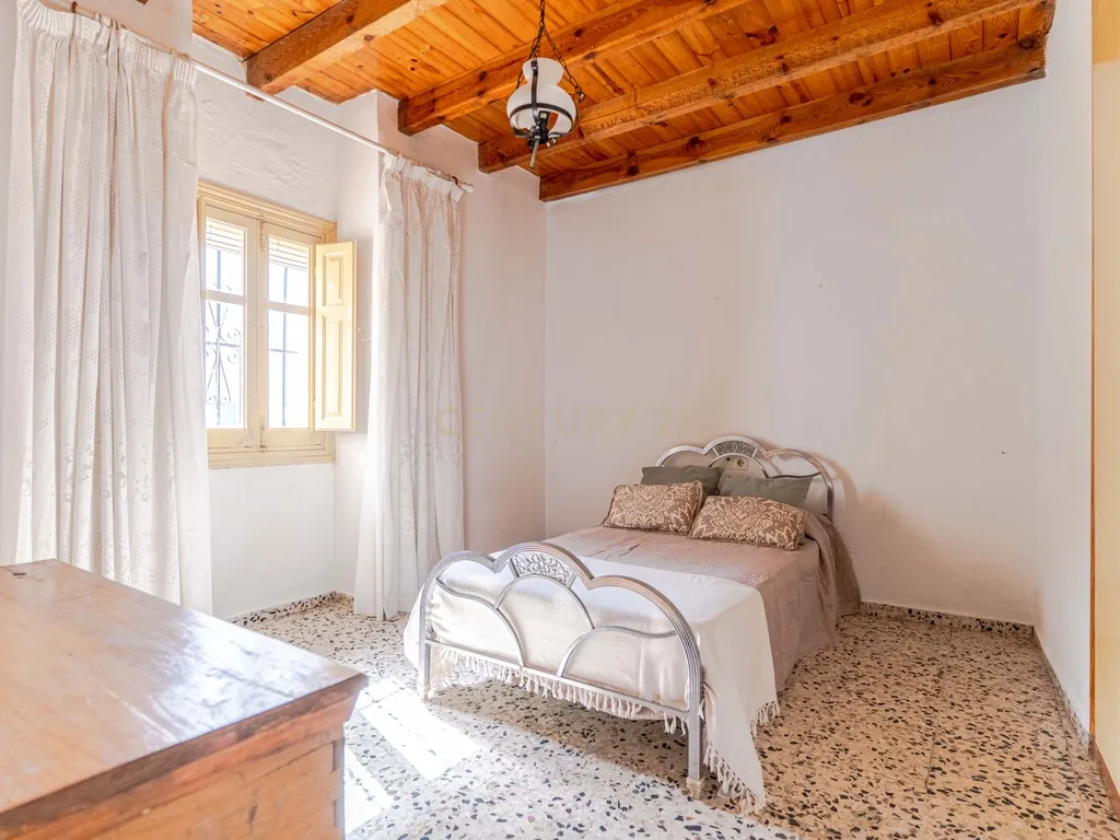 EXCLUSIVA CASA TRADICIONAL CON VISTAS ÚNICAS EN MONTEFRÍO - Image 19