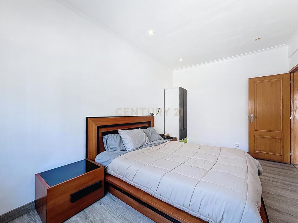 Apartamento T3 em Amora, Seixal - Oportunidade Única! - Image 18