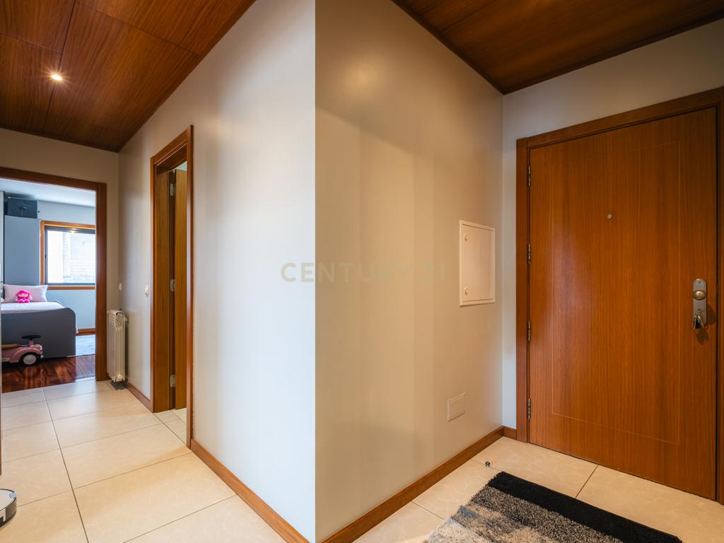 T2 de Excelentes Áreas | Suite, Garagem e Arrecadação | Alfena - Image 27