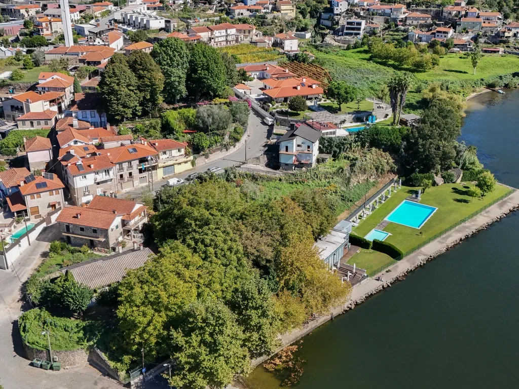 Moradia Térrea V3 na primeira linha dos Rios Douro e Tâmega com amplo jardim e garagem - Image 4