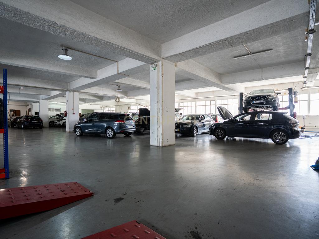 Armazém com 947 m2 a 5 min. do Aeroporto de Lisboa - Image 16