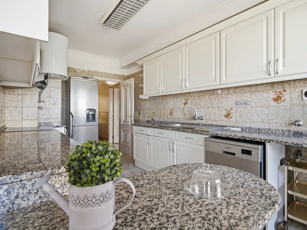 Apartamento T4 Areeiro - Viver bem no coração de Lisboa - Image 14
