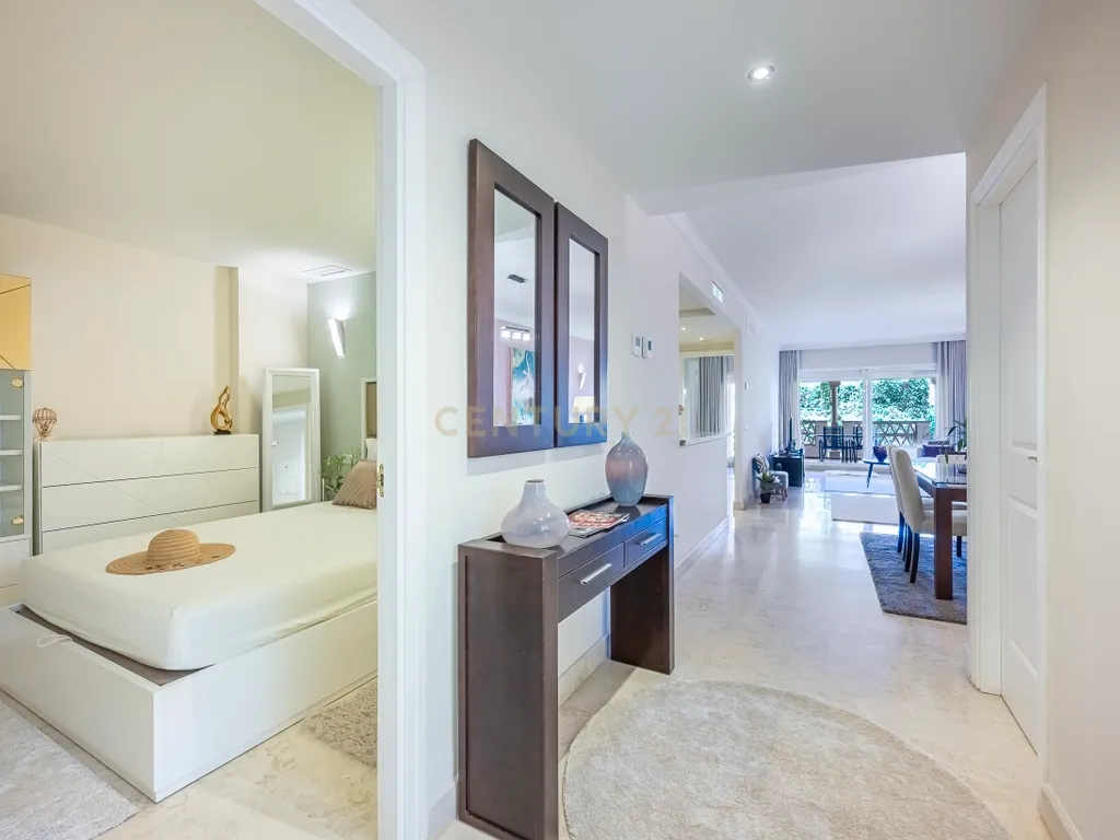 Apartamento com 2 quartos e jardim para alugar na aldeia de Santa María, Elviria - Image 12