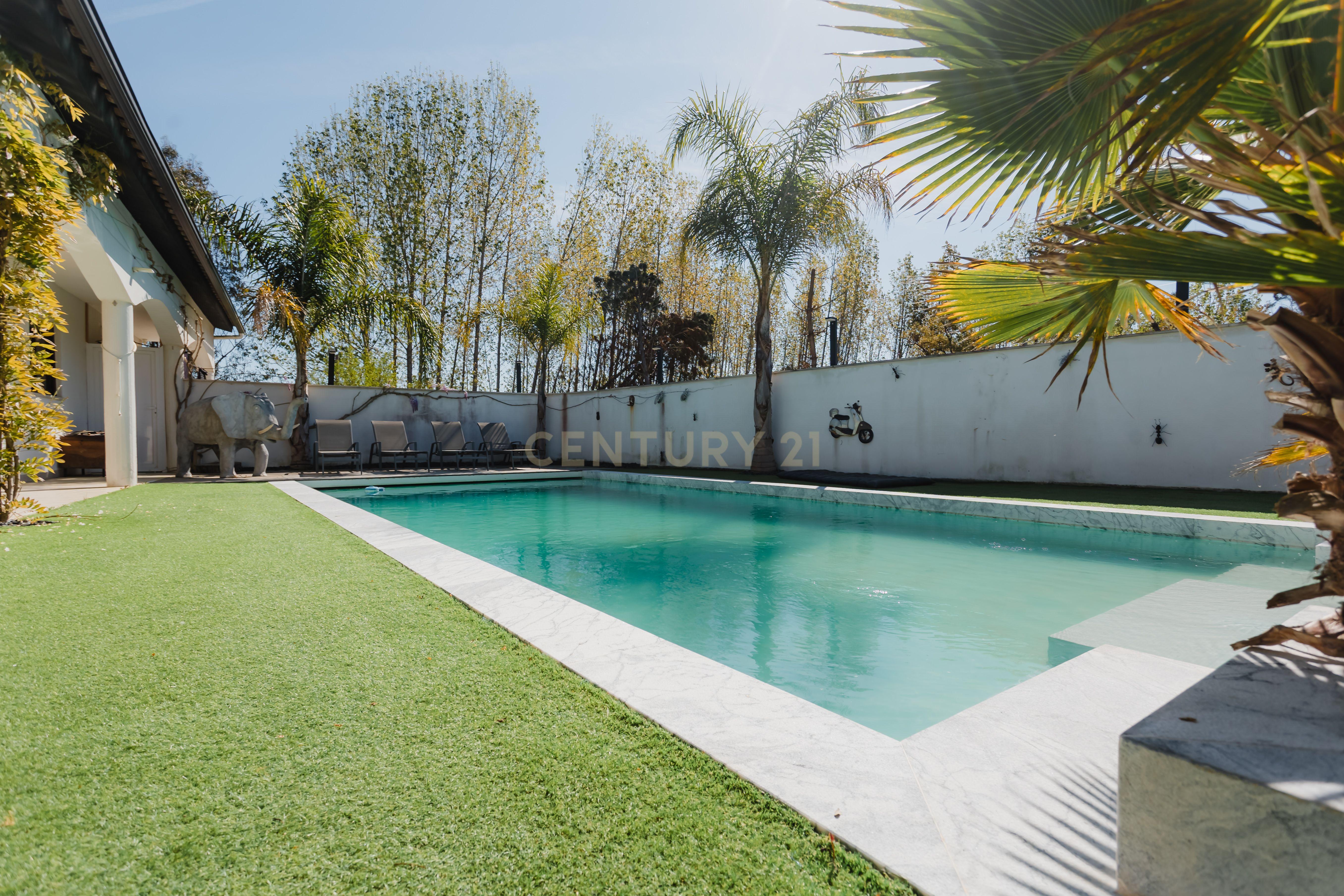 Fotografia 7 de Oportunidade: Moradias T4 + T2 + T1 com piscina e licença de AL