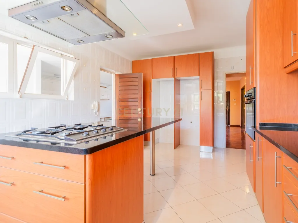 Moradia T4 com jardim no Bairro do Rosário, Cascais - Image 16