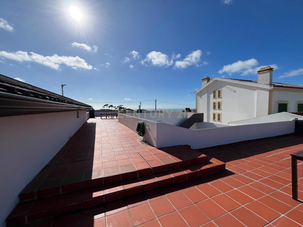 Moradia com quatro apartamentos independentes, três T2 e um T3 em Atouguia da Baleia. Ideal para famílias ou grupos, preparada para turismo ou para arrendamento de longa duração. - Image 56
