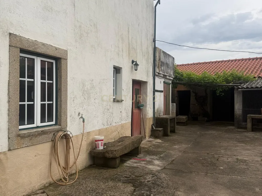 Excelente Oportunidade! Espaçosa Moradia T3 com Terraço em Mata, Castelo Branco - Image 6