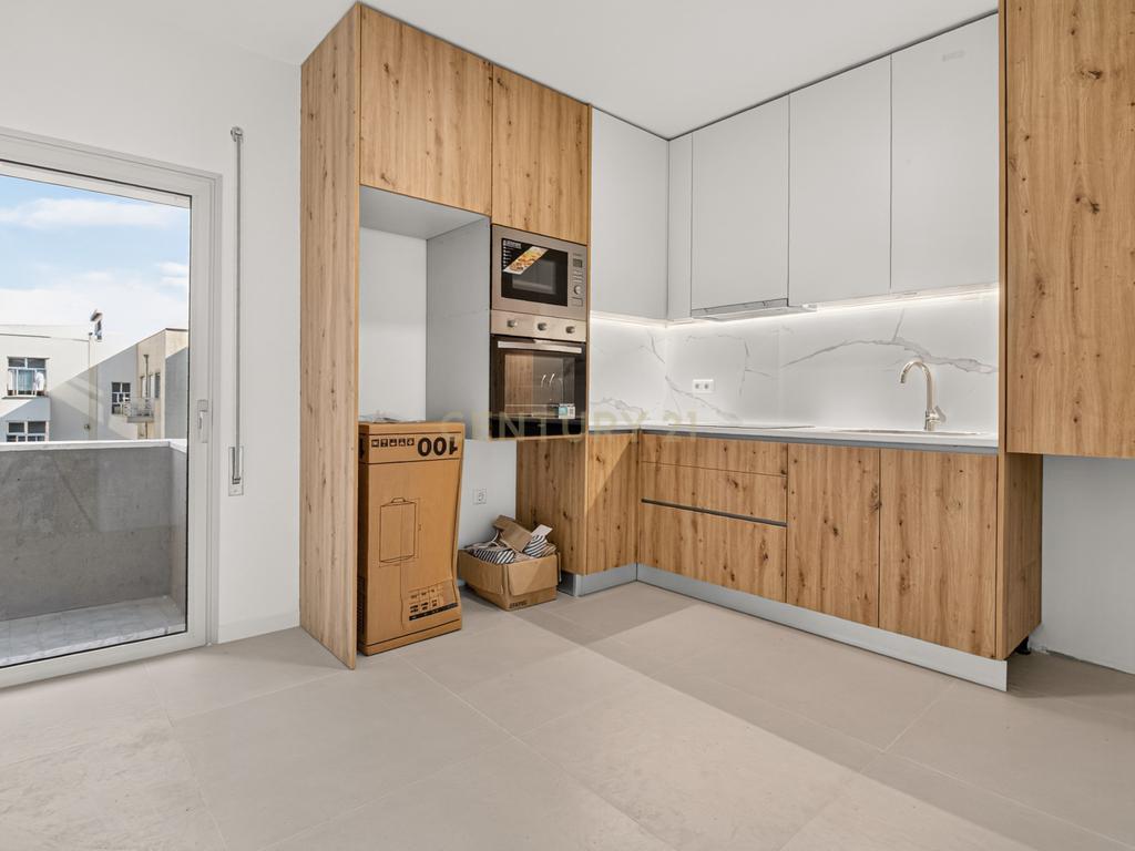 T3 REMODELADO EM SÃO VICENTE | 142 M² | ELEVADOR | GARAGEM | VARANDA COM VISTA SOBRE BRAGA - Image 9