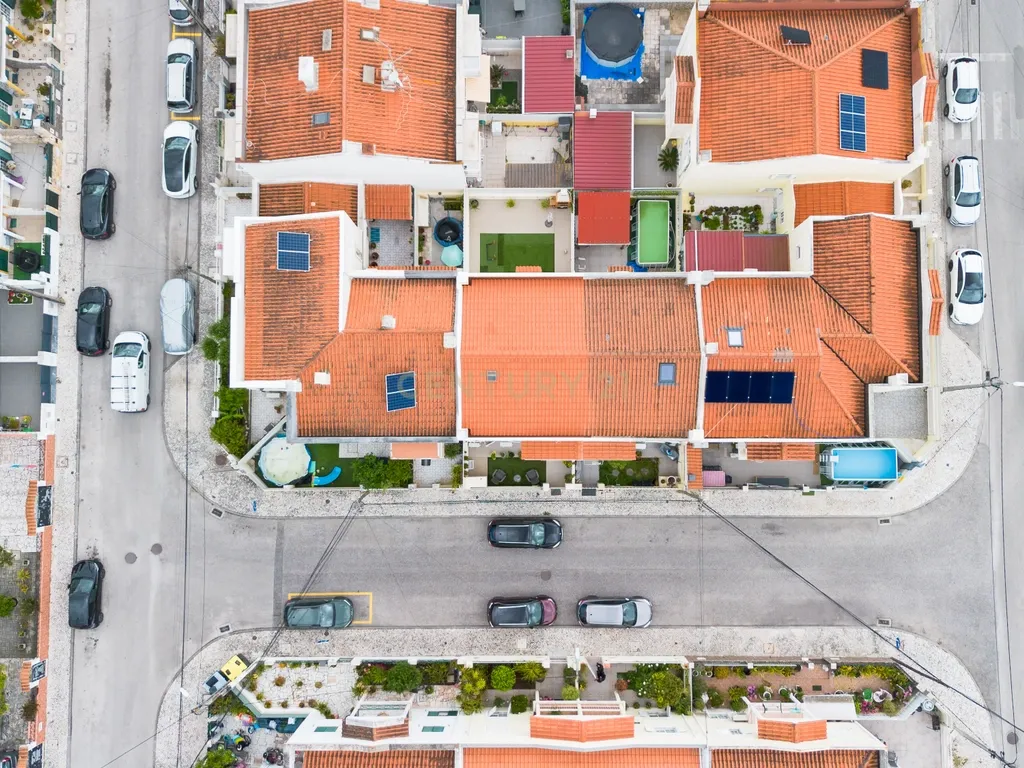 Moradia T3 Renovada com Terraço na Quinta do Conde – Sesimbra - Image 28
