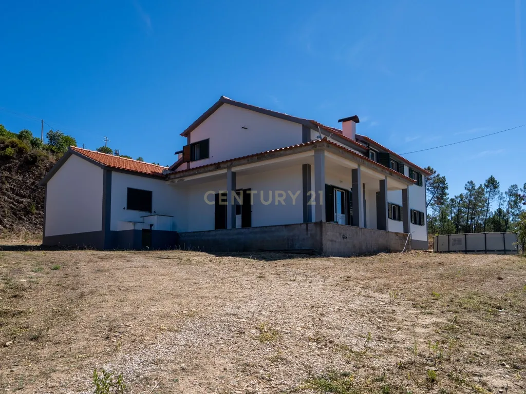 Espaço, Natureza e Tranquilidade: Moradia T6 em Cabril - Image 13