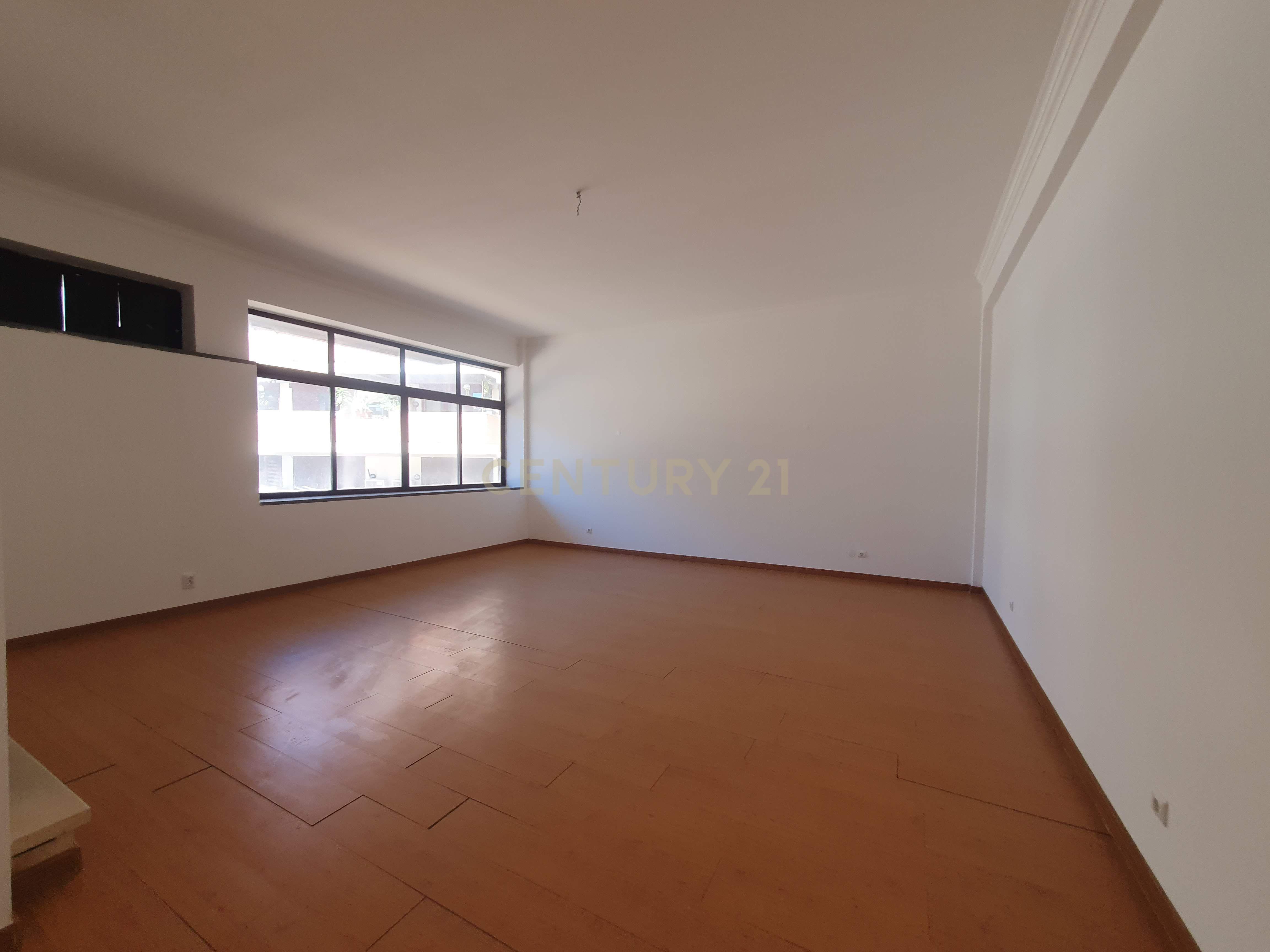 Fotografia 2 de Apartamento T3 com 155 m², estacionamento e arrecadação em São Sebastião, Setúbal