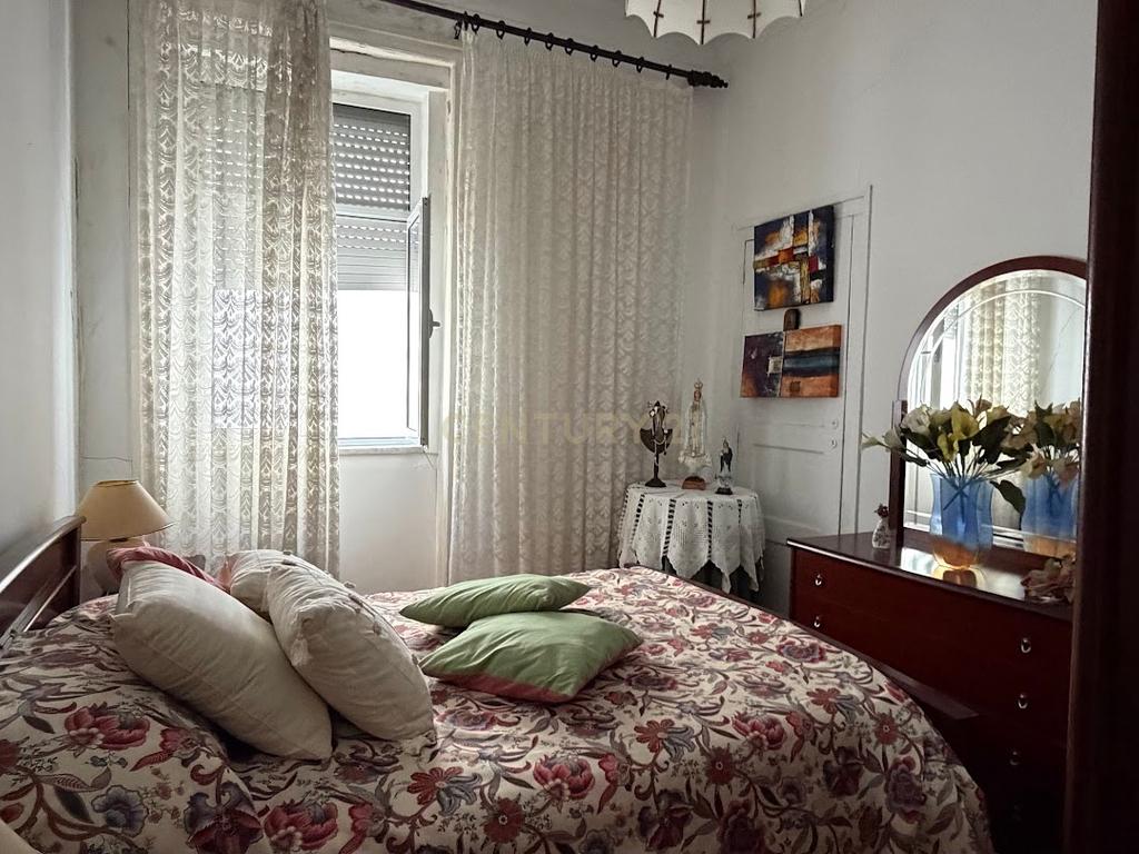 T4 em Arroios para remodelação com vista sobre Lisboa - Lisboa - Image 26