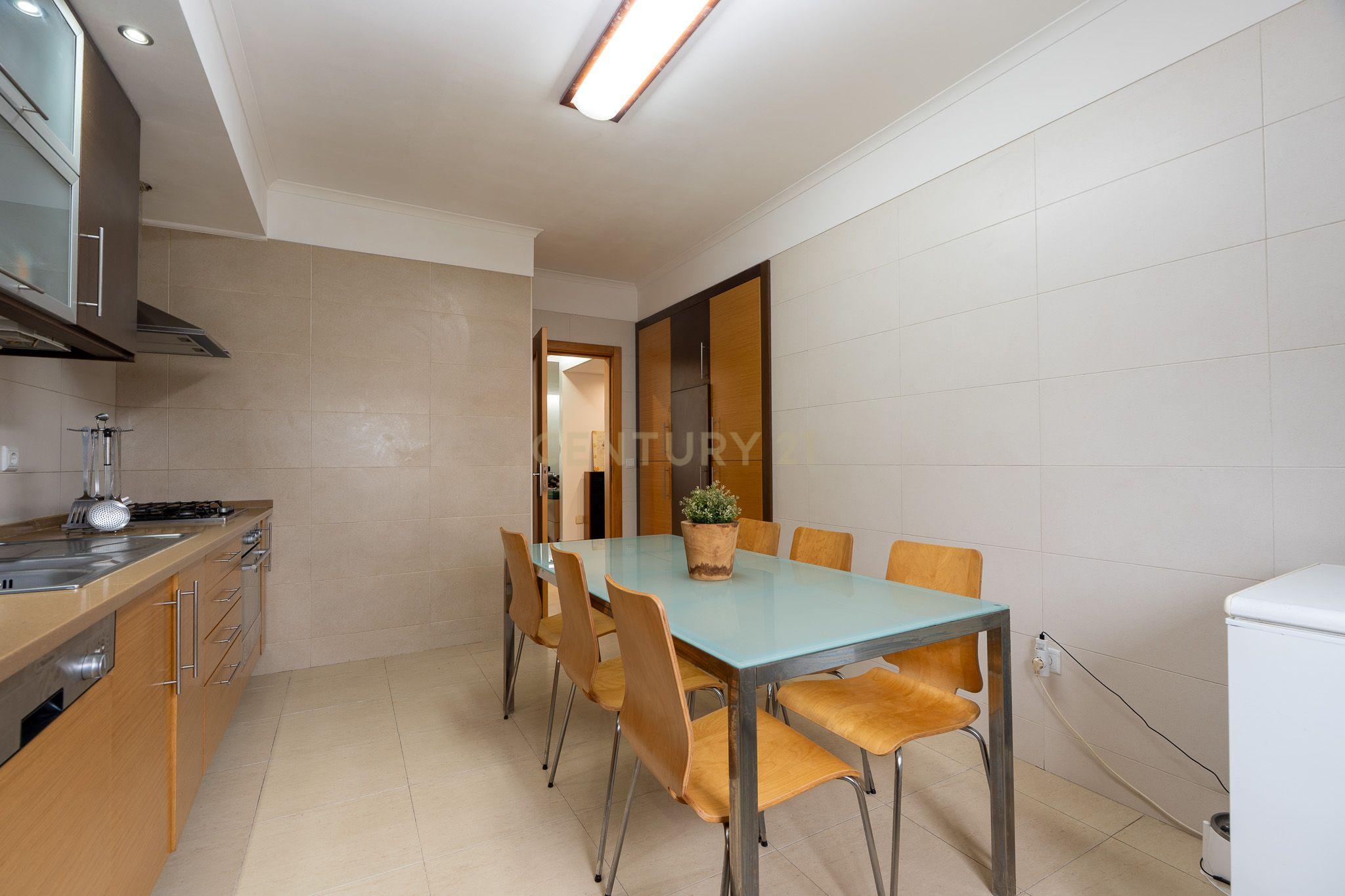 T2 em Excelente Estado no Montijo – Rés-do-chão Alto com Parqueamento e Arrecadação! - Image 11