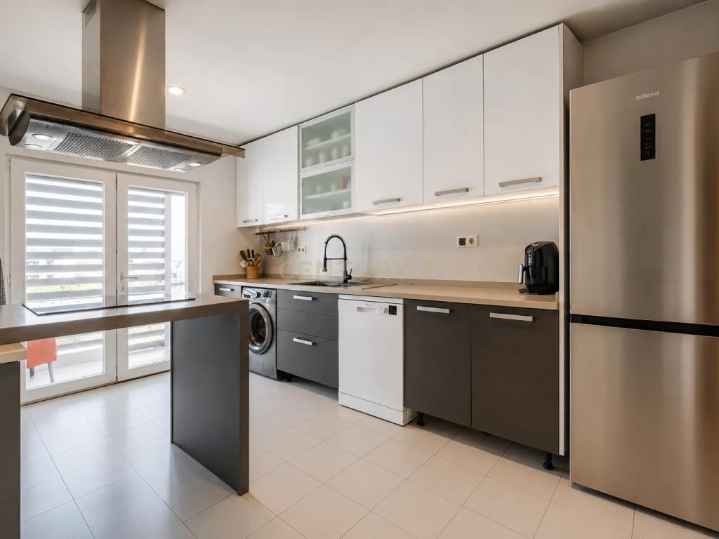 T3 Exclusivo com 161 m², Vista Mar e Potencial para Duplex | Quinta de Santa Teresa - Image 14