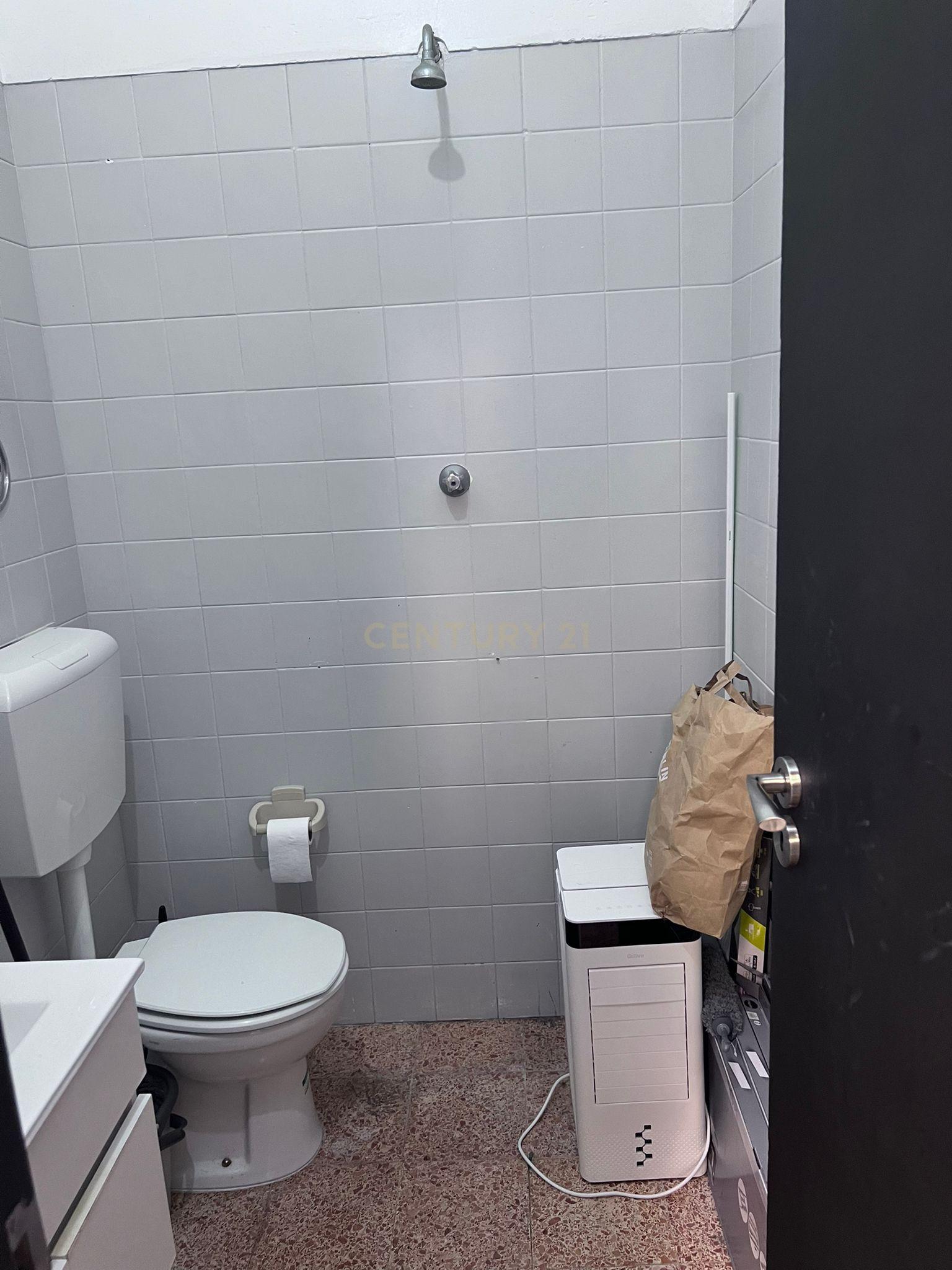 Fotografia 9 de Loja com Excelente Montra em Zona Residencial de Grande Passagem
