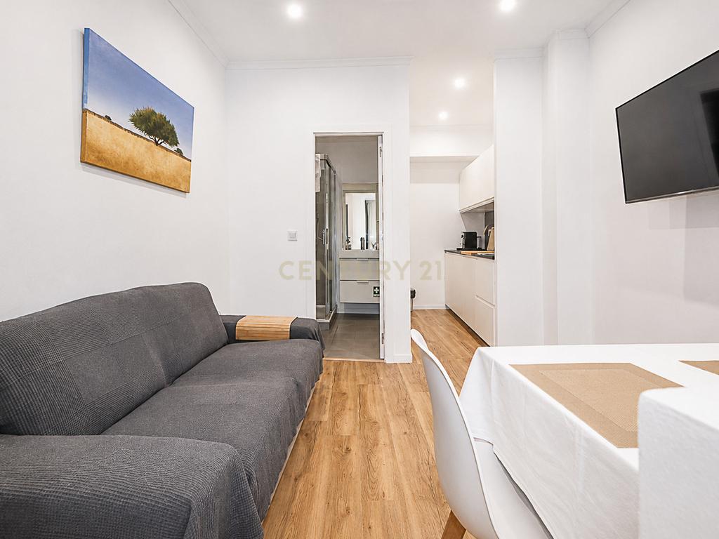 Apartamento T0 mobilado e equipado - Image 2