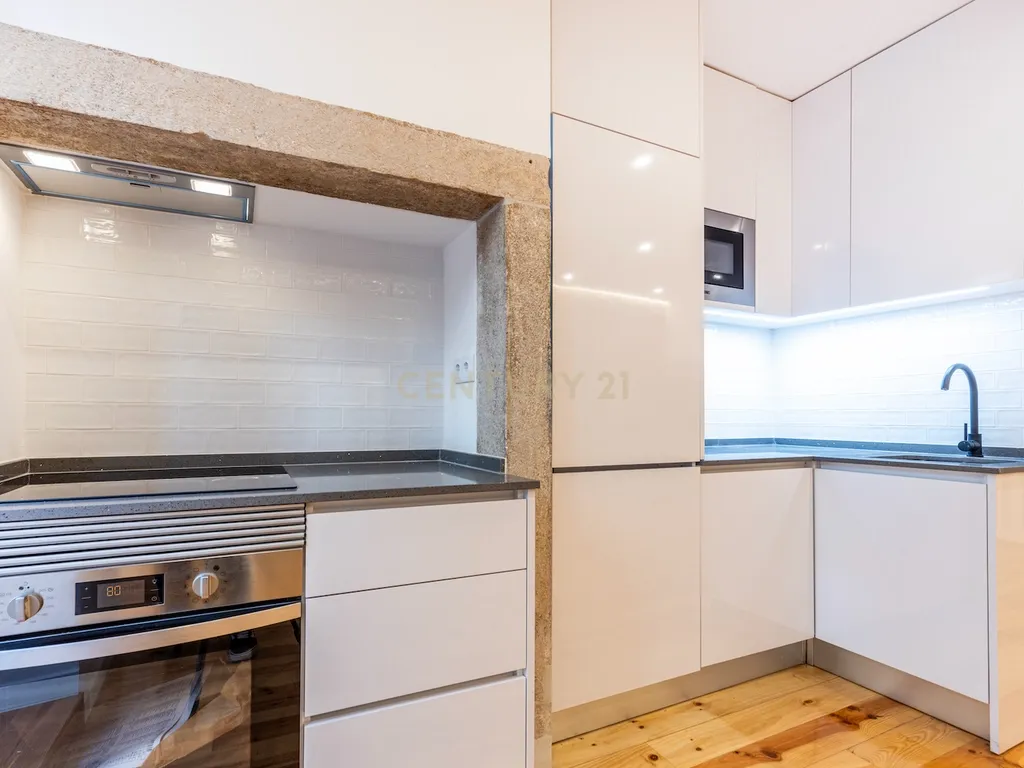 Excelente apartamento T3 Duplex, totalmente renovado, na Rua Angelina Vidal nº 32 – pronto a habitar! - Image 5