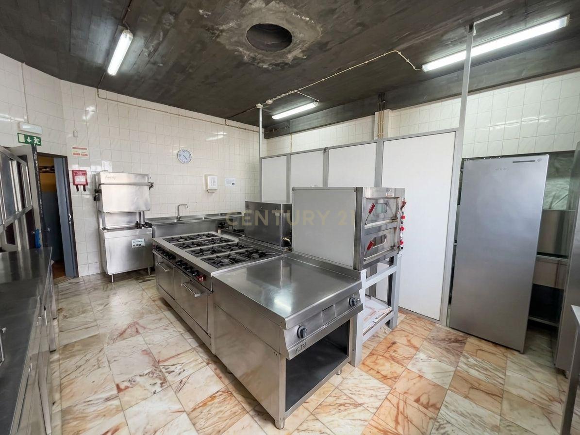 Fotografia 6 de Oportunidade de Negócio — Bar/Restaurante no Centro de Santa Cruz das Flores
