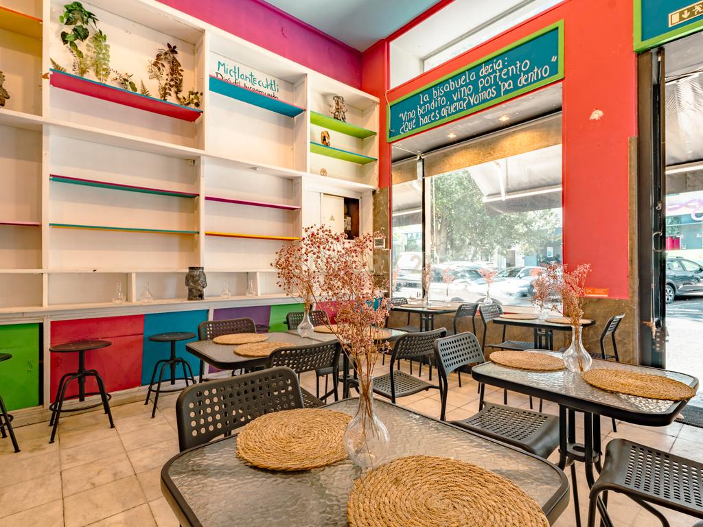 OPORTUNIDADE! ESPAÇO DE RESTAURAÇÃO MUITO BEM DECORADO E TOTALMENTE EQUIPADO EM LOCALIZAÇÃO CENTRAL DE LISBOA, GRANDE POTENCIAL PARA O SEU NEGÓCIO! - Image 2