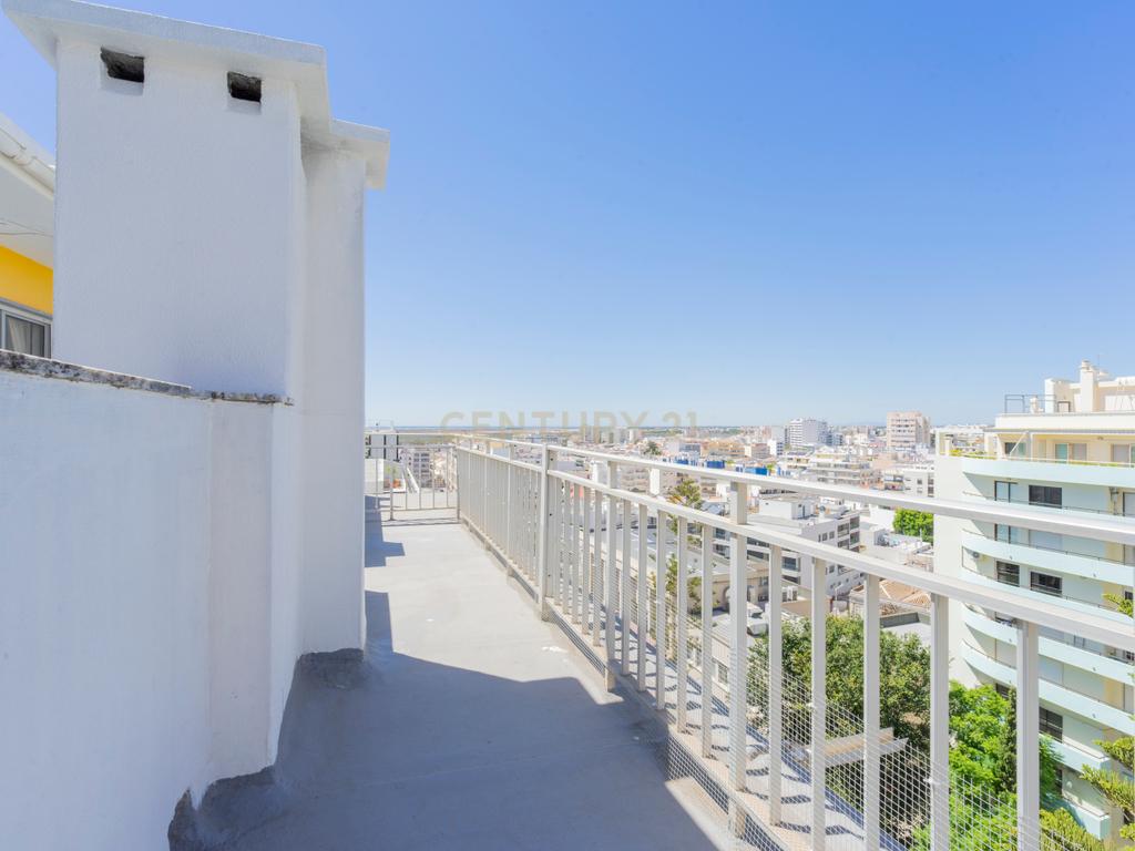 Viva no topo de Faro: Rooftop T3 na Avenida 5 de Outubro - Image 18