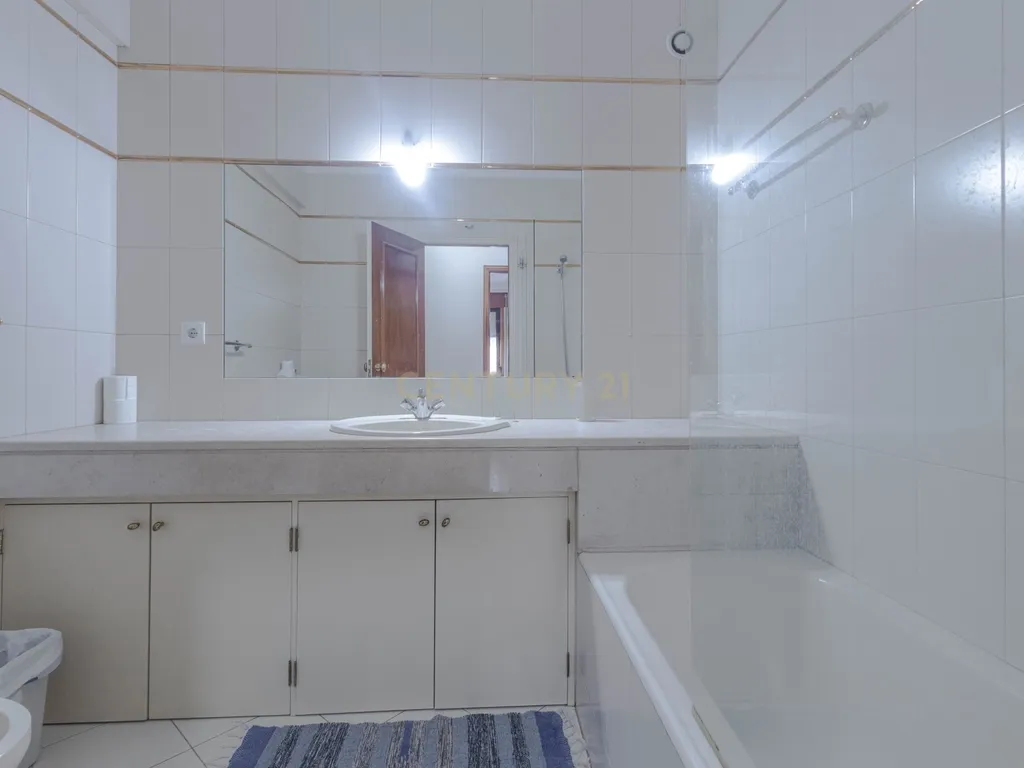 Excelente Apartamento T2 na Travessa das Condominhas - Image 28